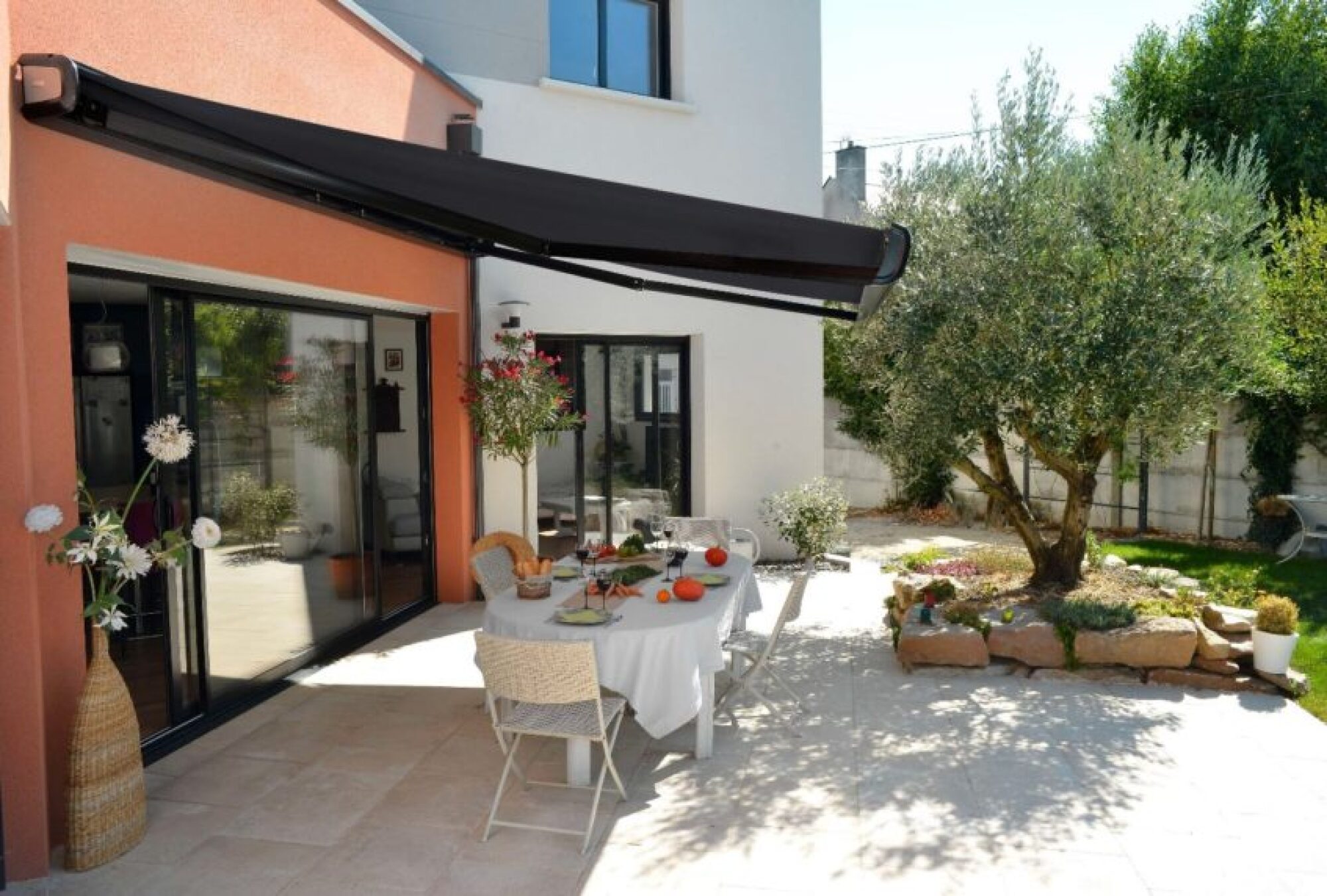 Store banne coffre autoportante modèle VOGUE