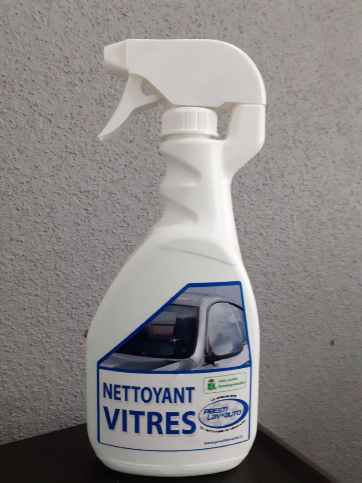 Nettoyant vitre automobile