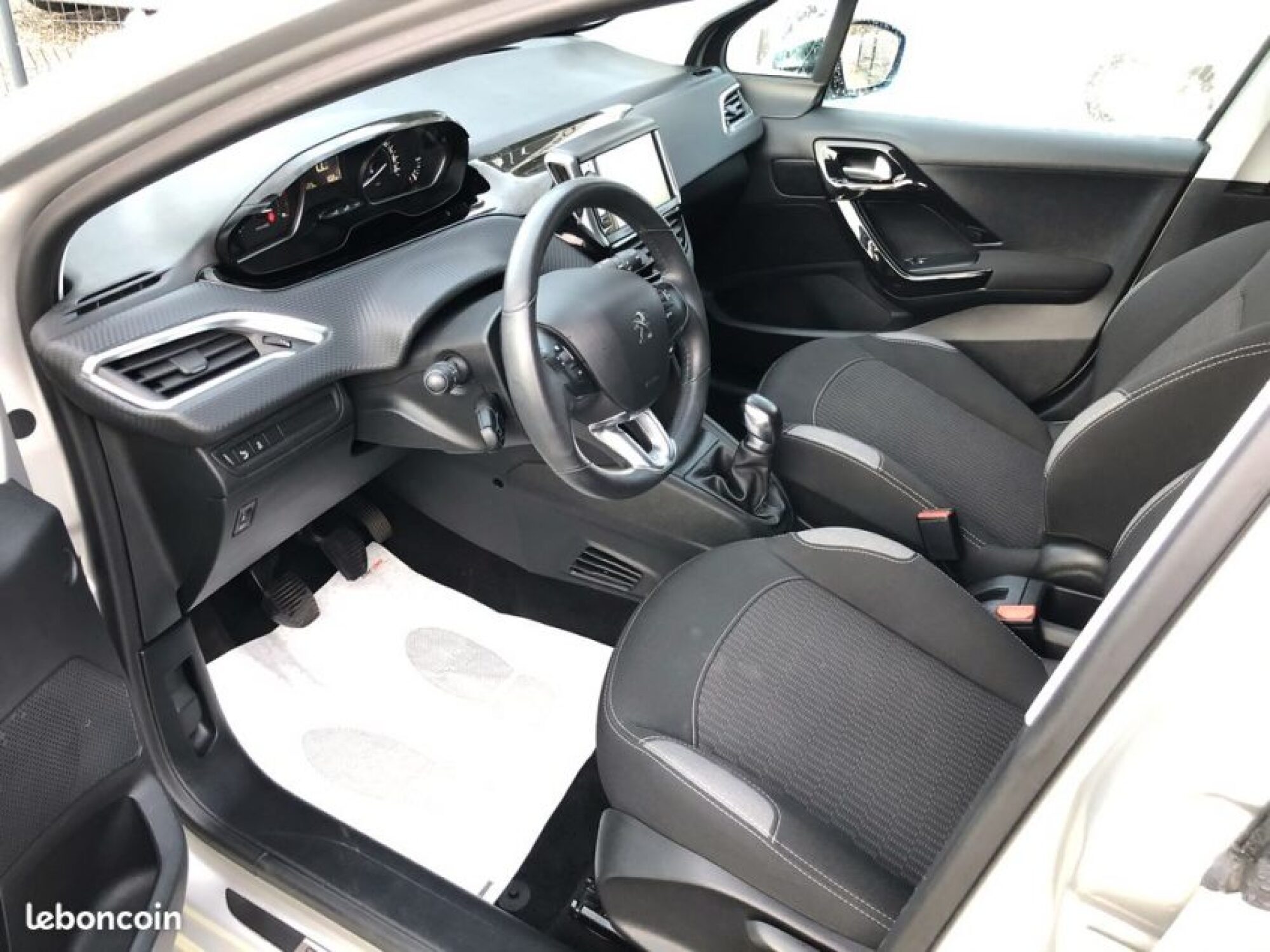 Peugeot 208 HDI 100 CV BUSINESS PACK FOOL OPTIONS