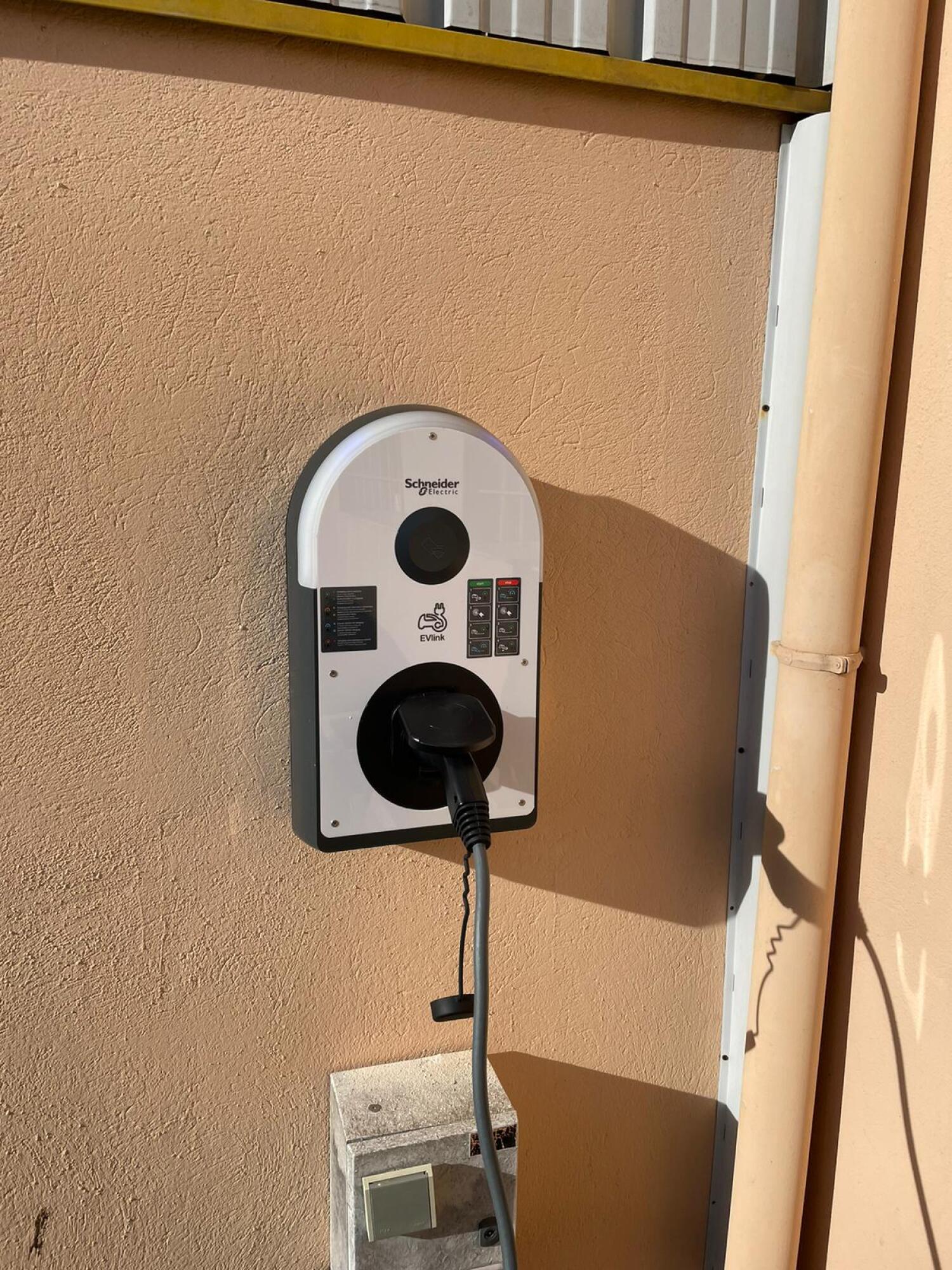 Fourniture et pose d’une borne de recharge pour véhicule électrique