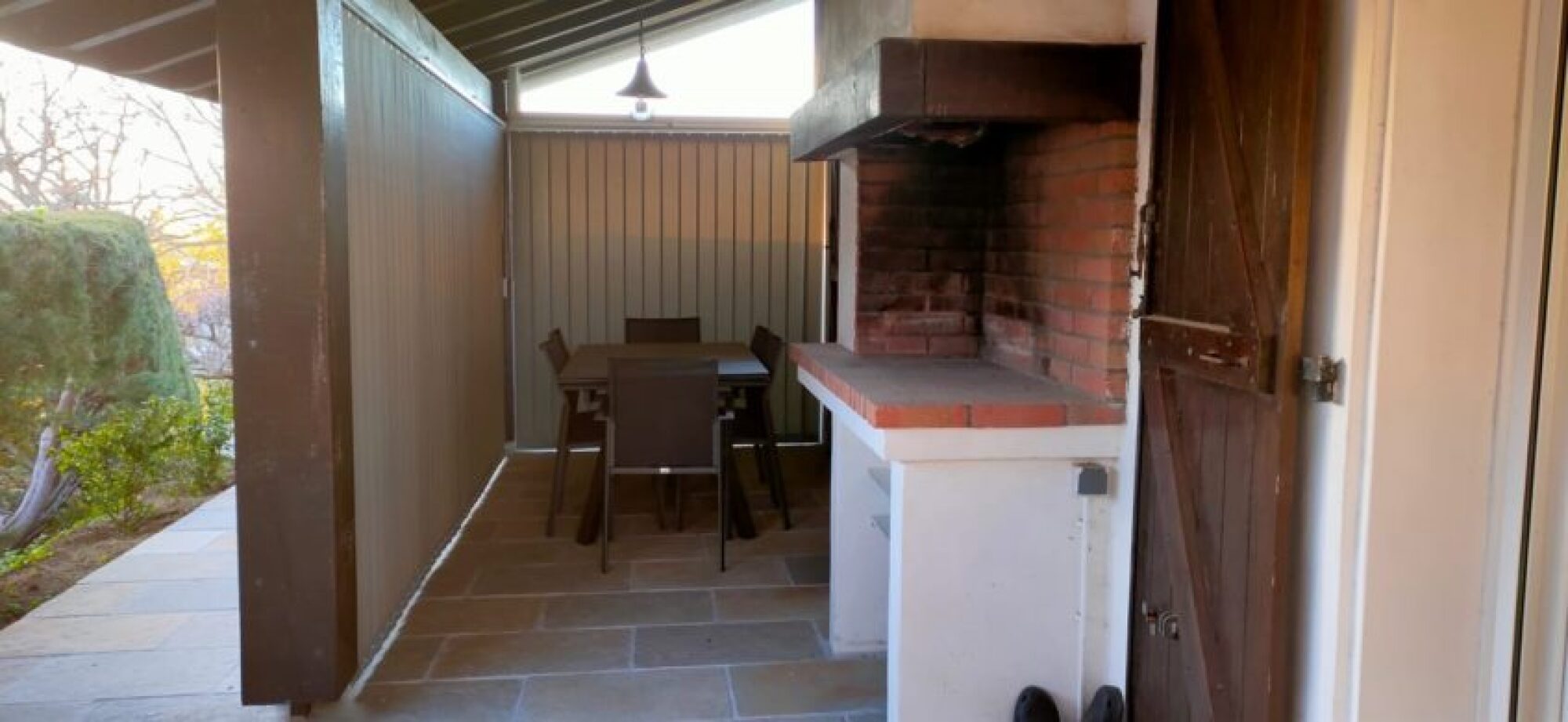 Installation store intérieur bandes verticales sur mesure