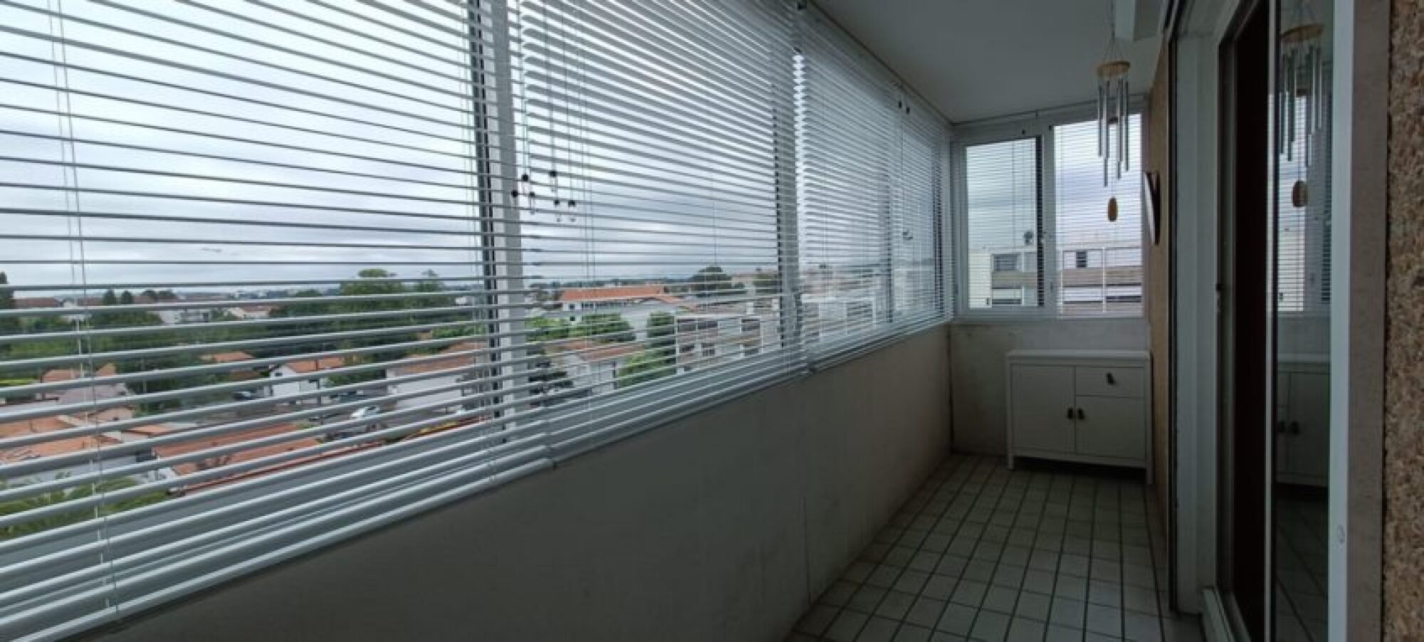 Installation store intérieur vénitien sur mesure