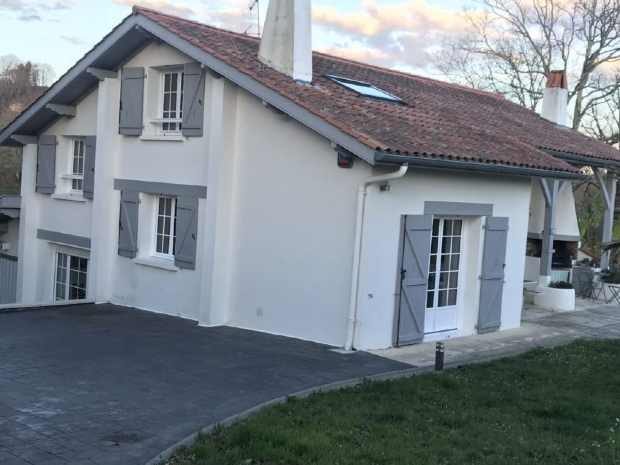 Pose de porte fenêtre bois sur mesure