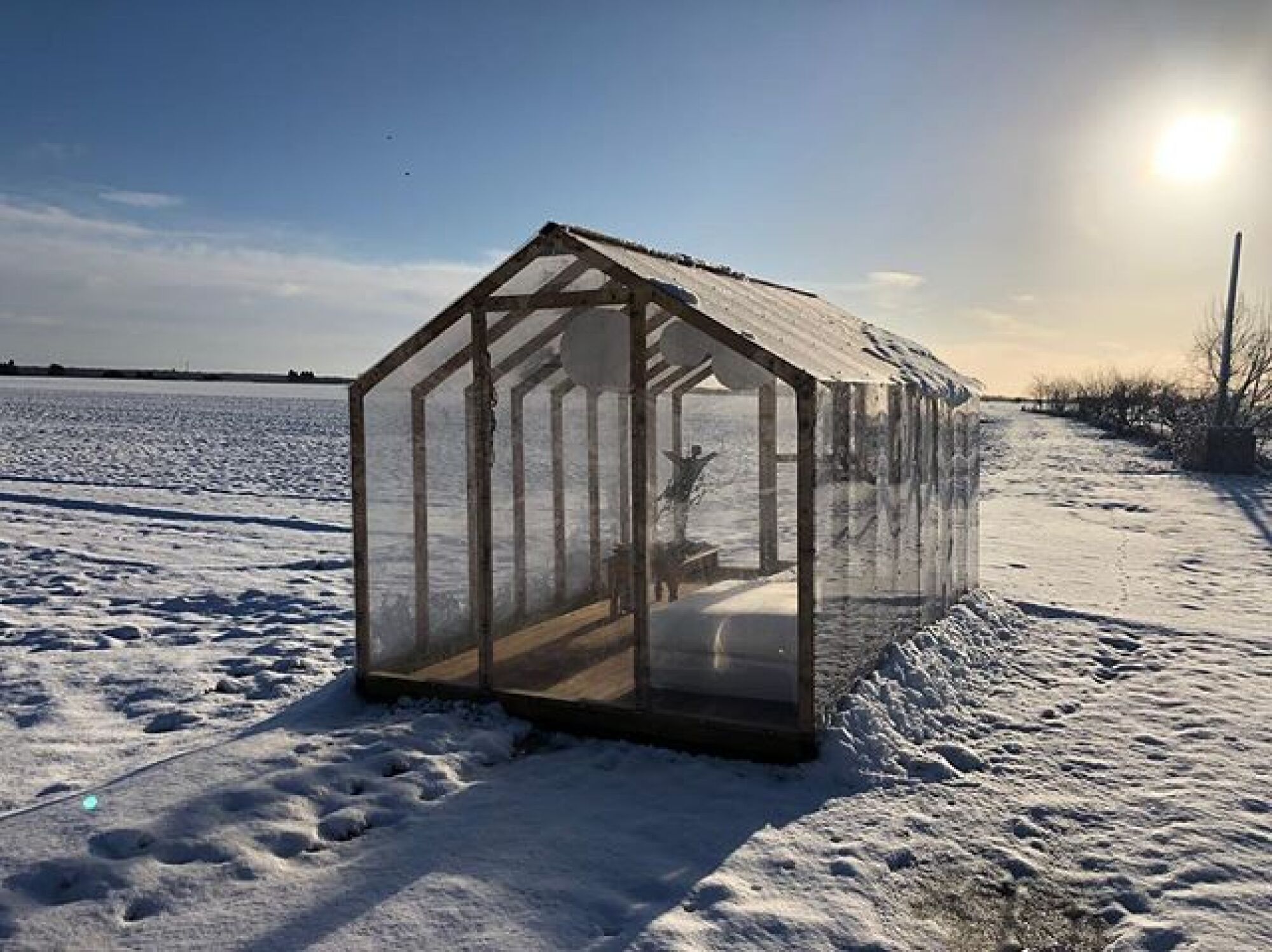Serre en bois dans les jardins du Var
