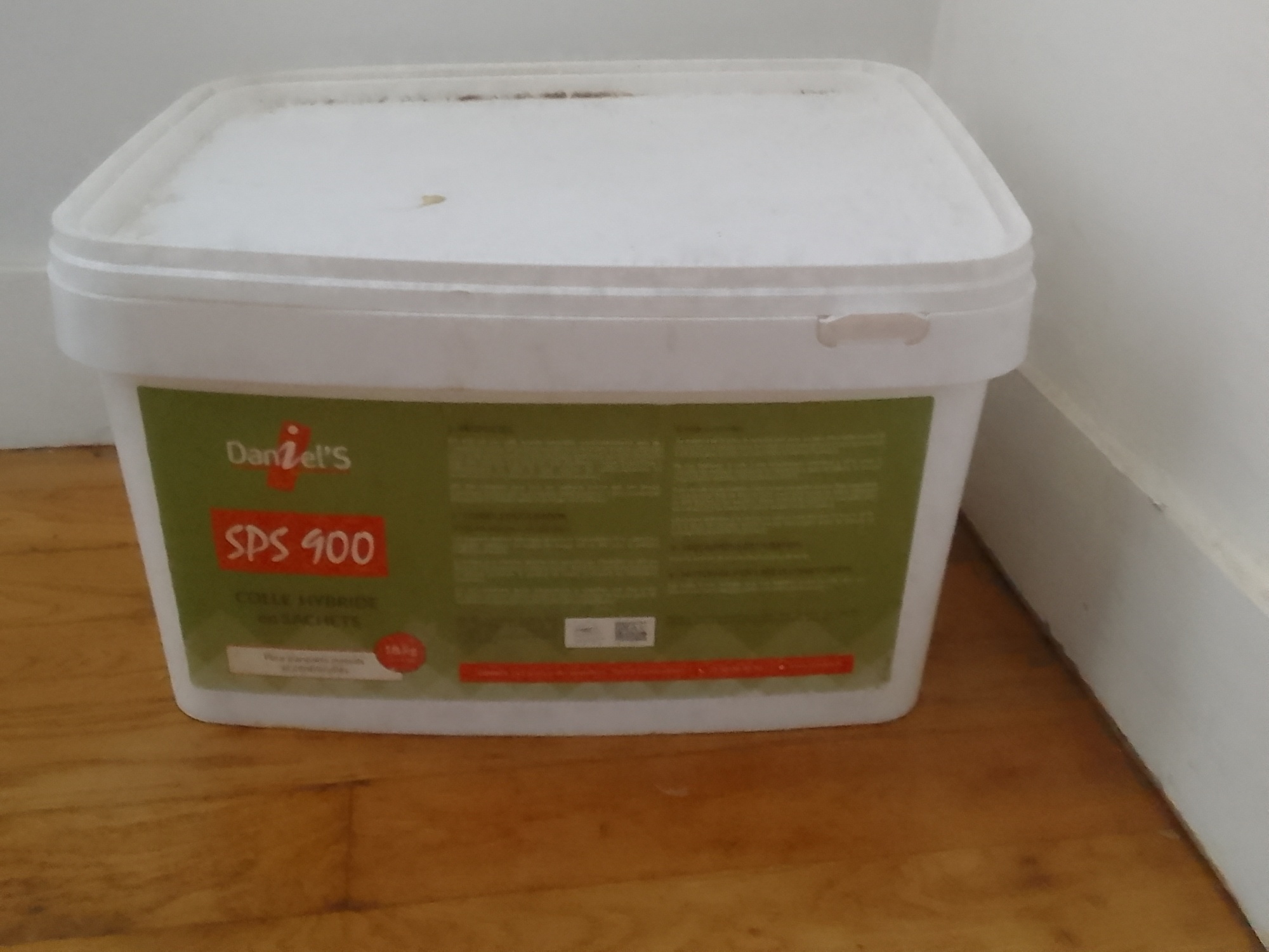 Colle parquet REF : SPS 900-DA