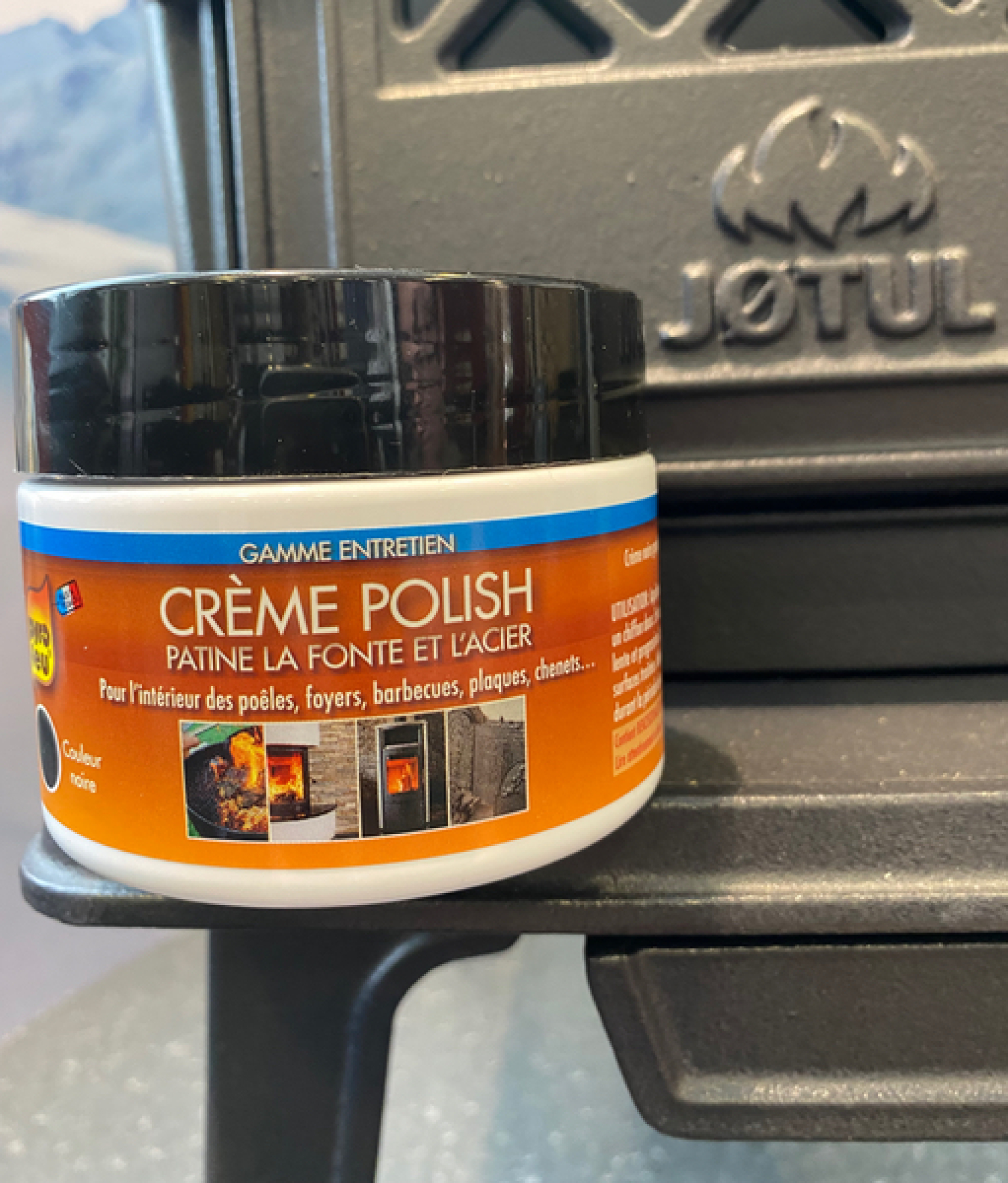 Crème polish noire pour poêles, foyers, barbecues, chenets, etc.