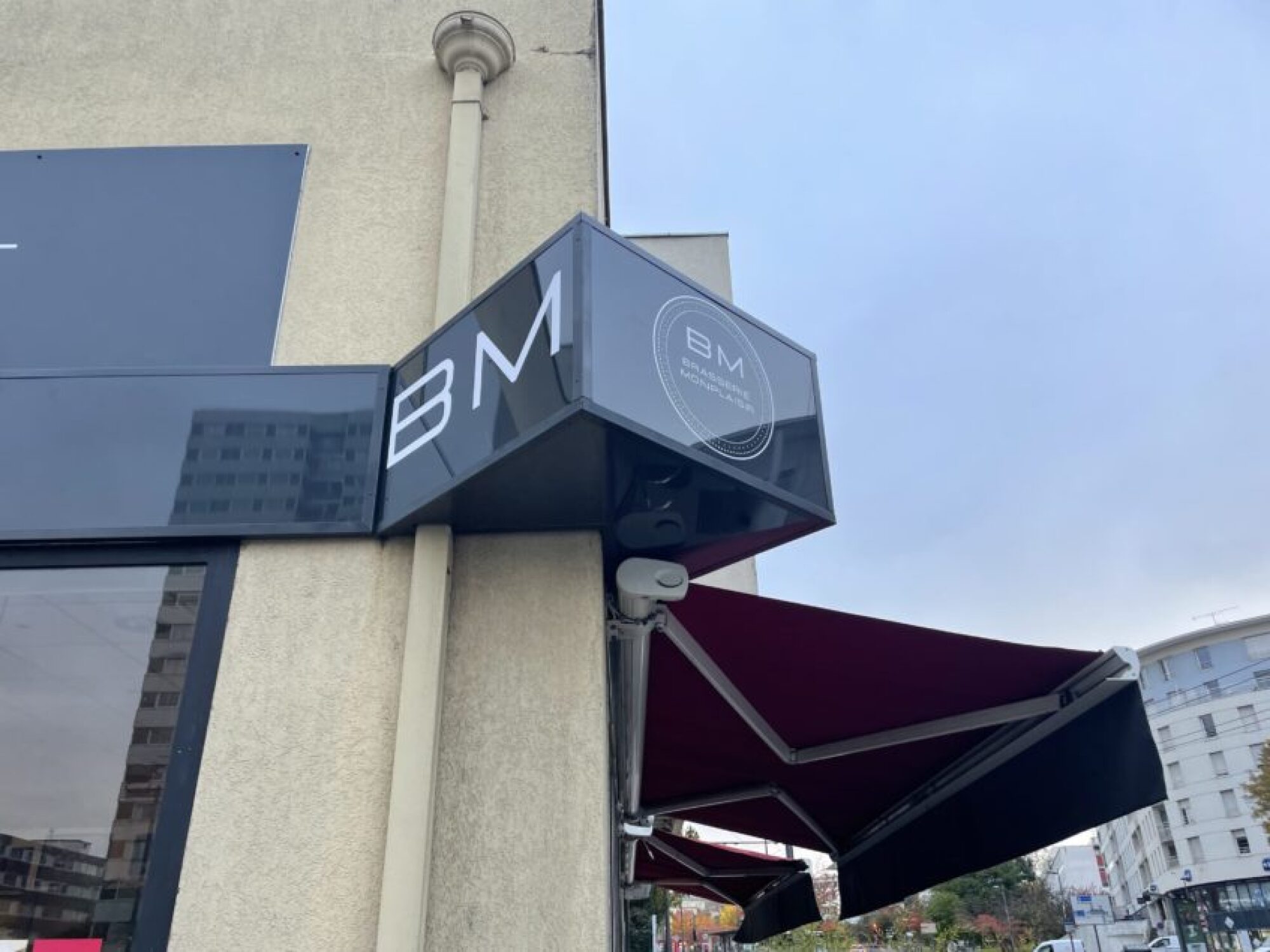 Enseigne non lumineuse