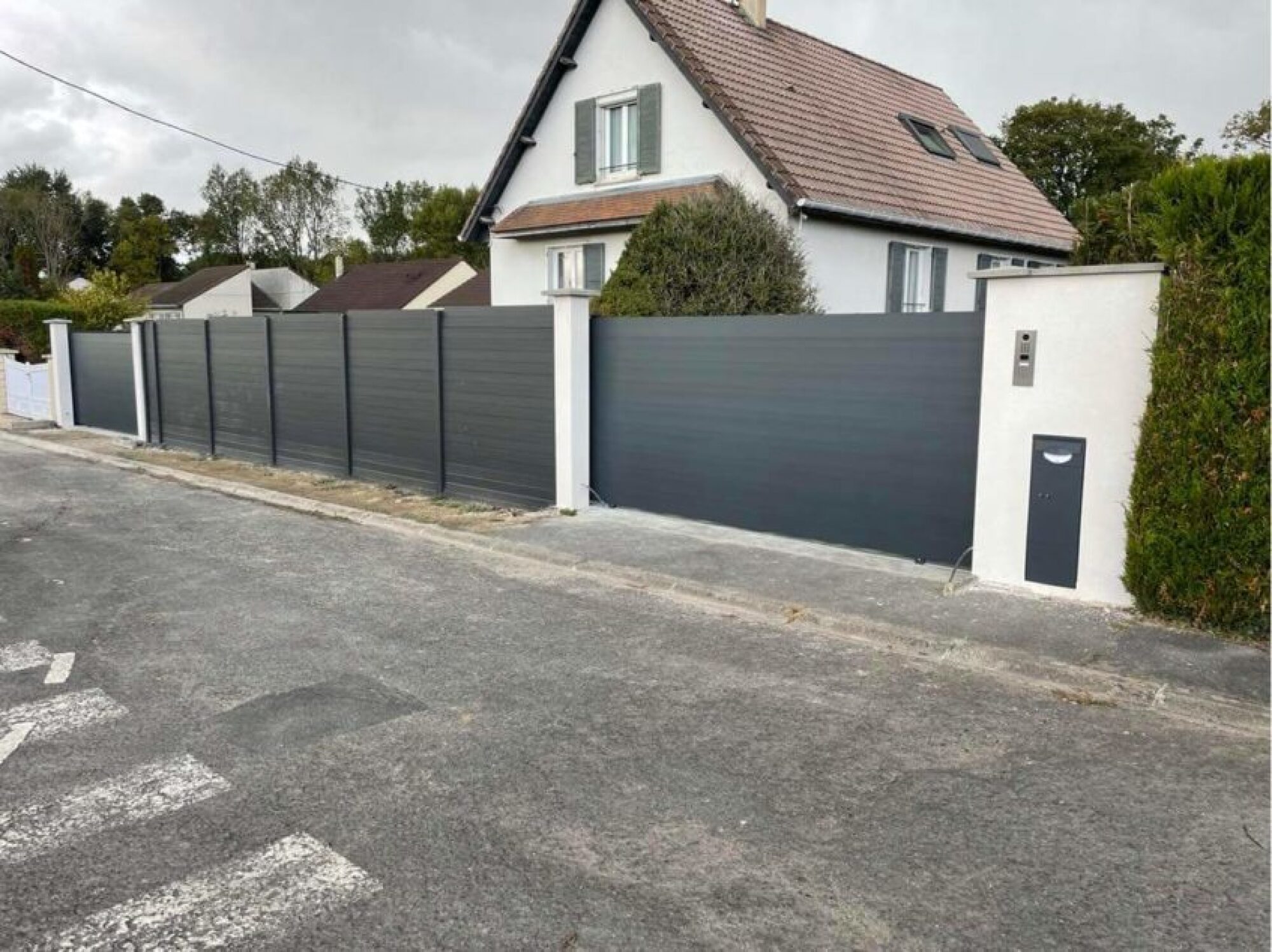 Fourniture et pose de clôture (manuelle et motorisée)