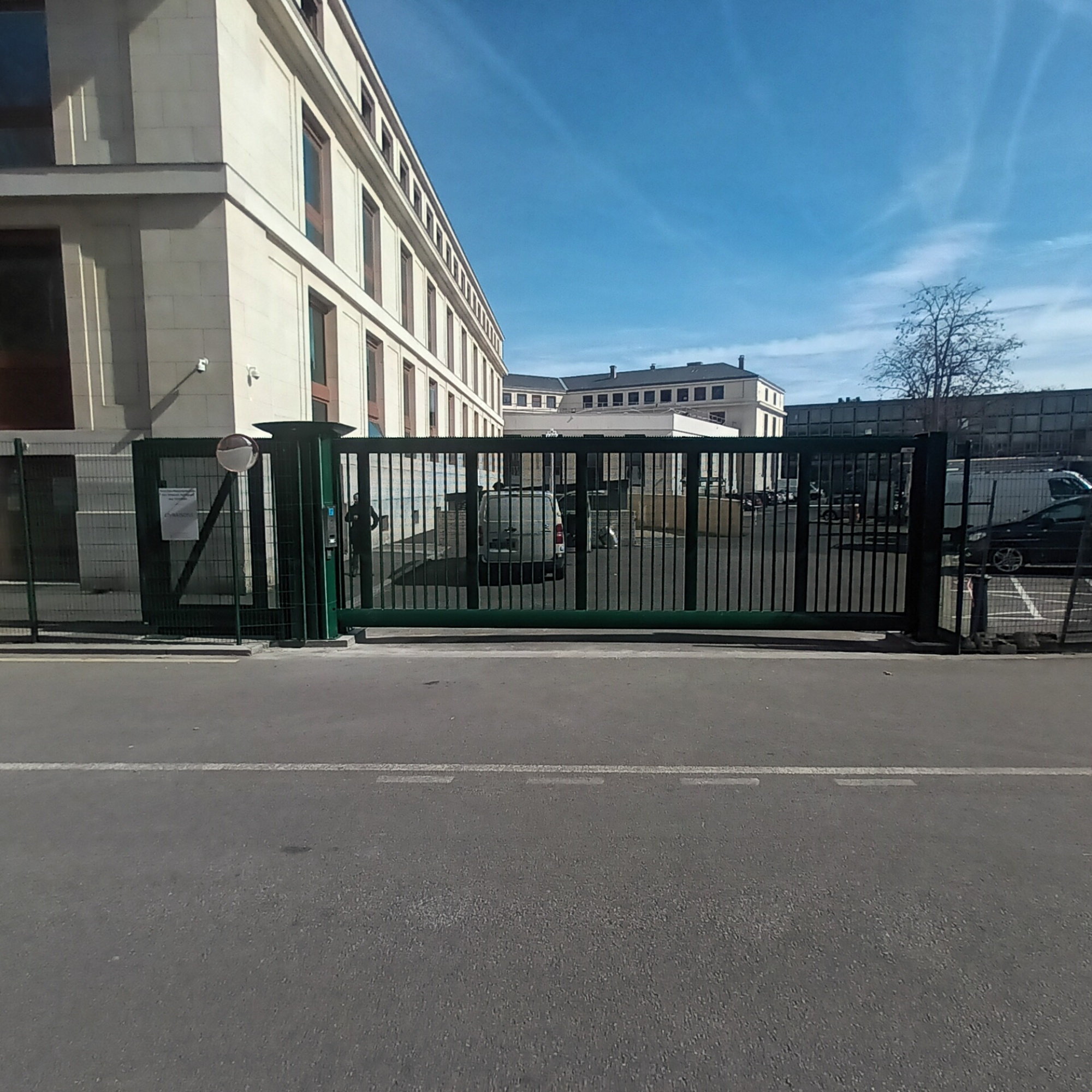 Fourniture et pose de portails industriels