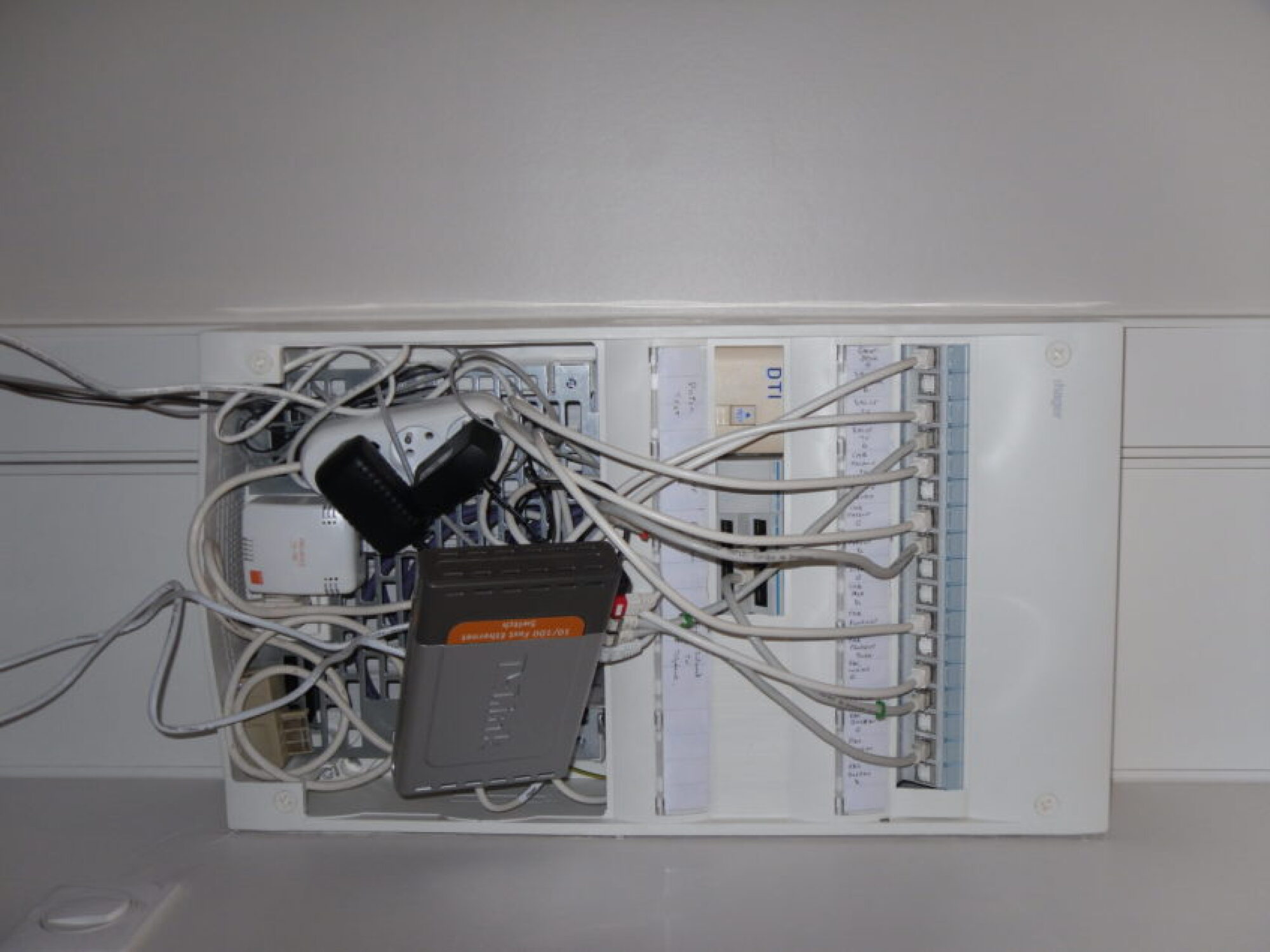 Fourniture et pose de prise RJ45, câble informatique