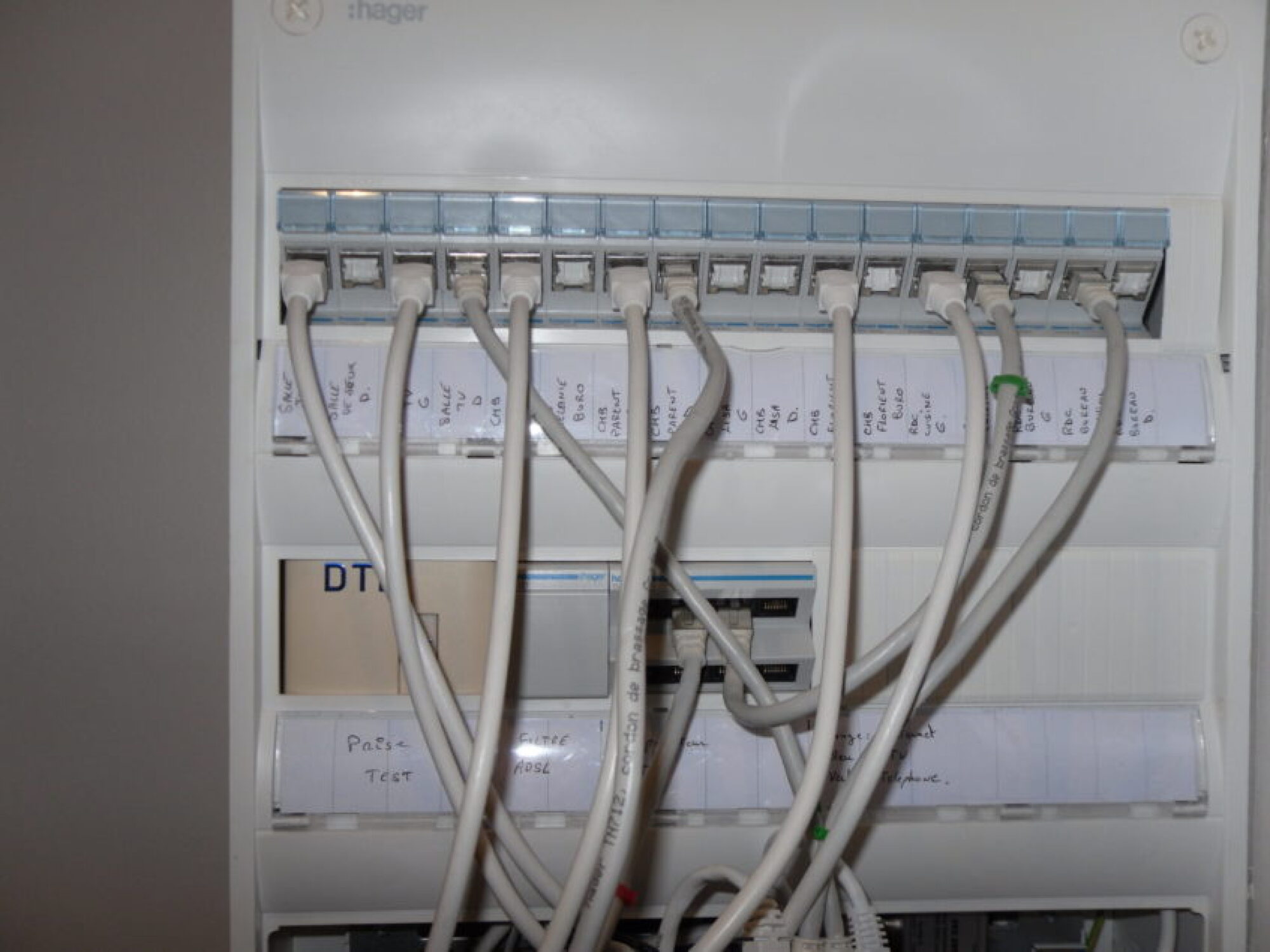 Fourniture et pose de prise RJ45, câble informatique