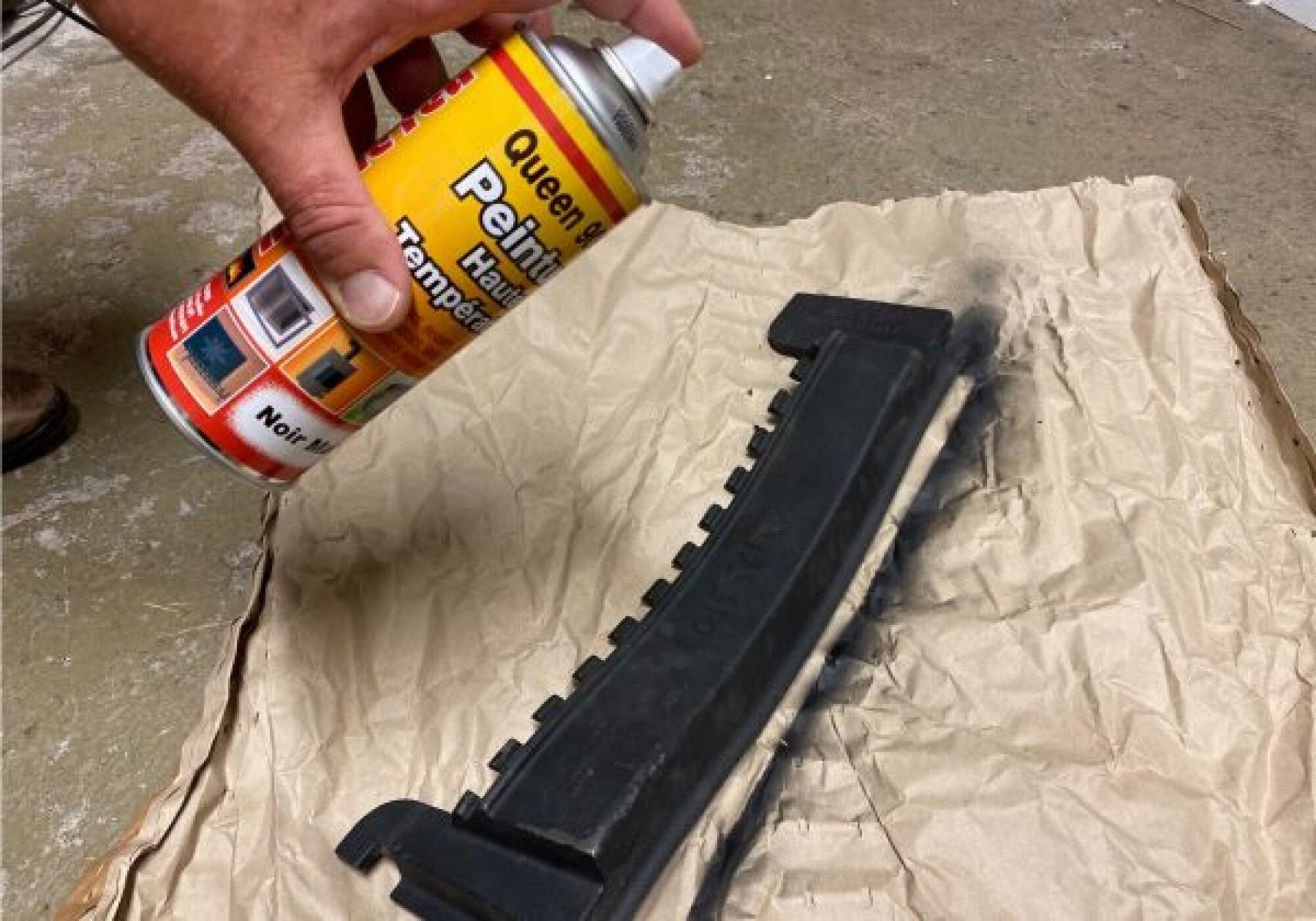 Peinture haute température 900° pour foyers, inserts et poêles noir mat