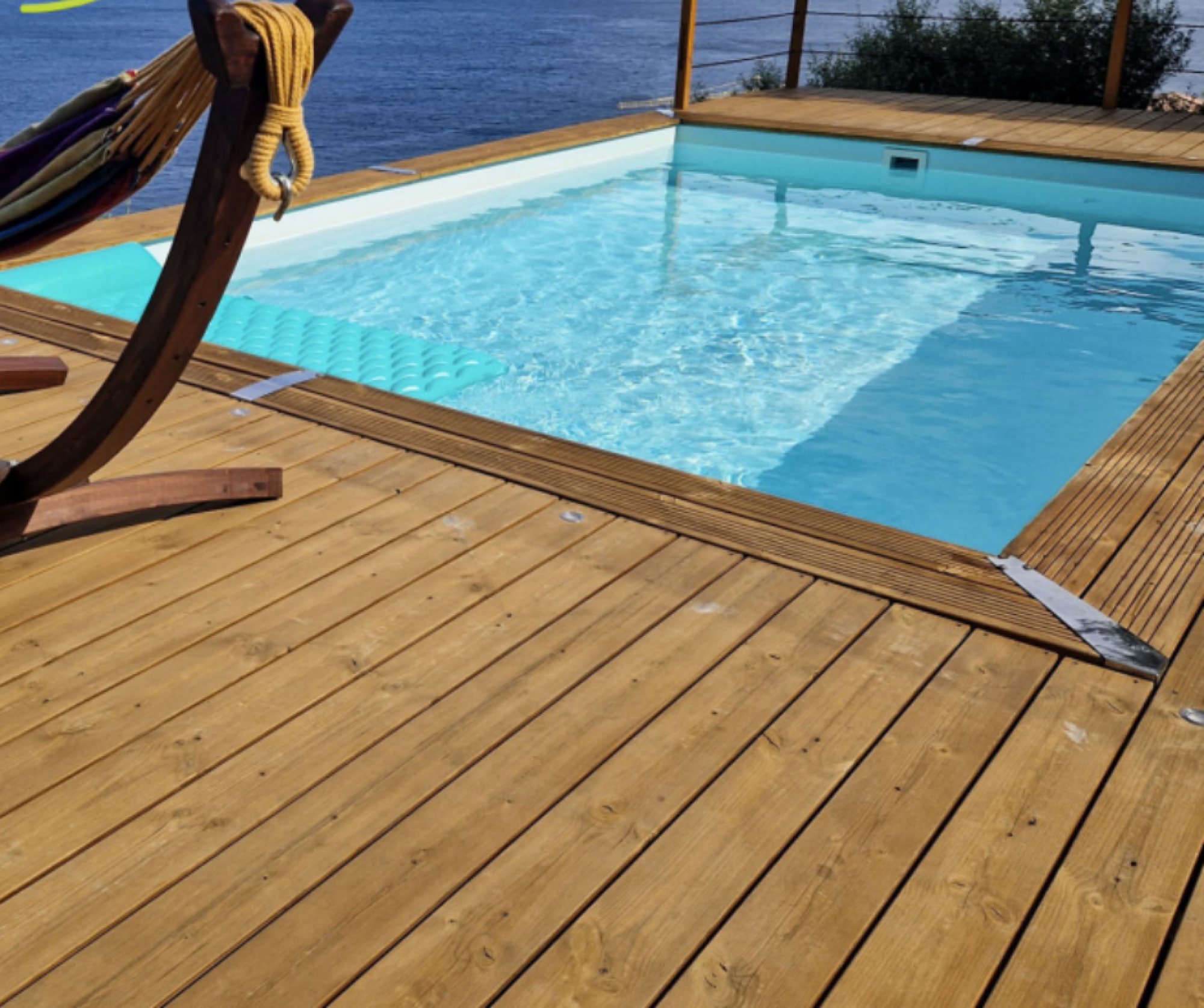 Piscine en bois rectangle 5.71 X 3.71 X 1.36 M