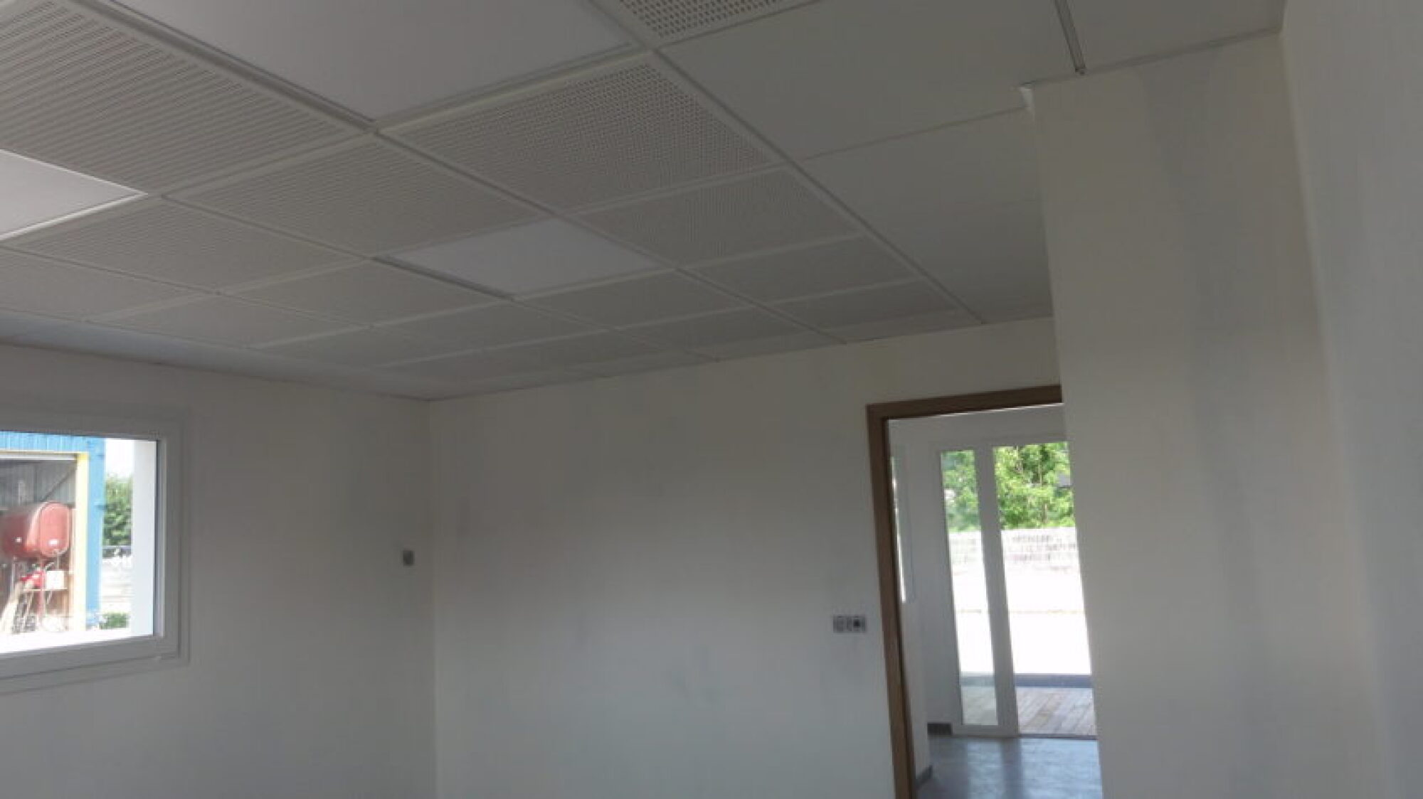 Pose de dalle faux plafond