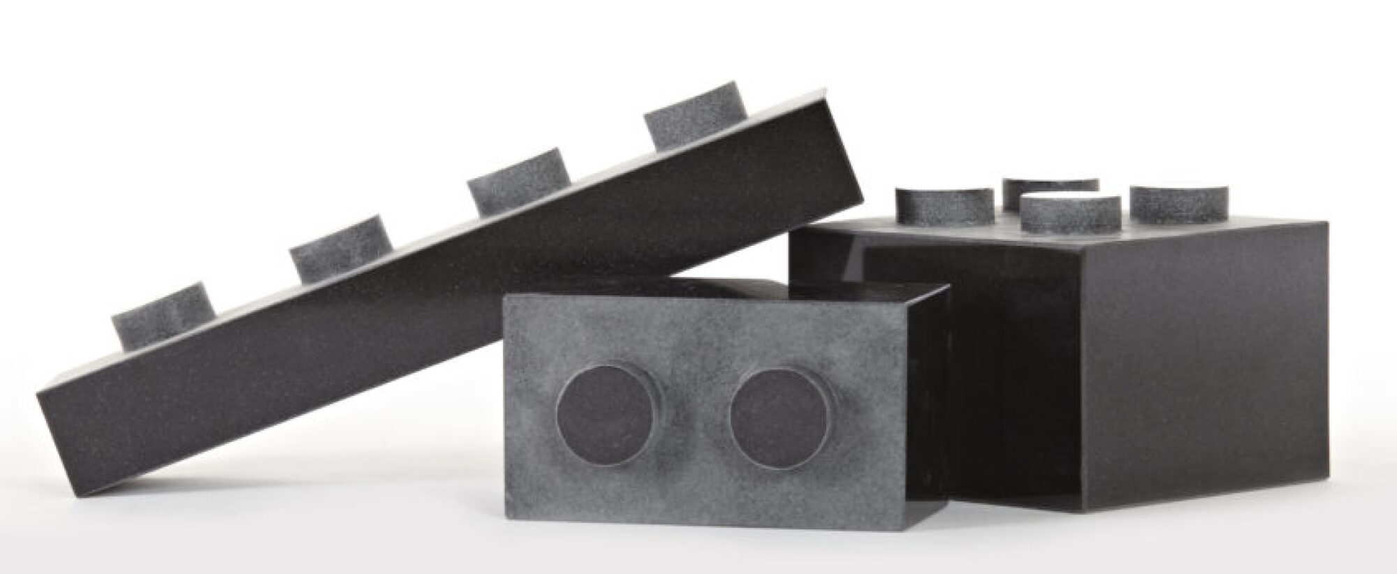 Sculpture en granit personnalisée objet LEGO
