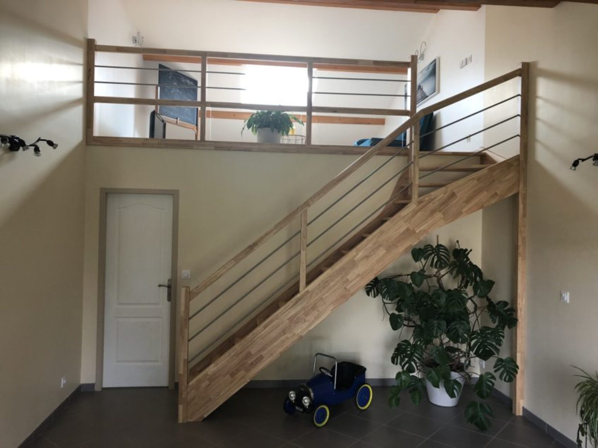 Création d'escalier intérieur sur mesure avec garde corps