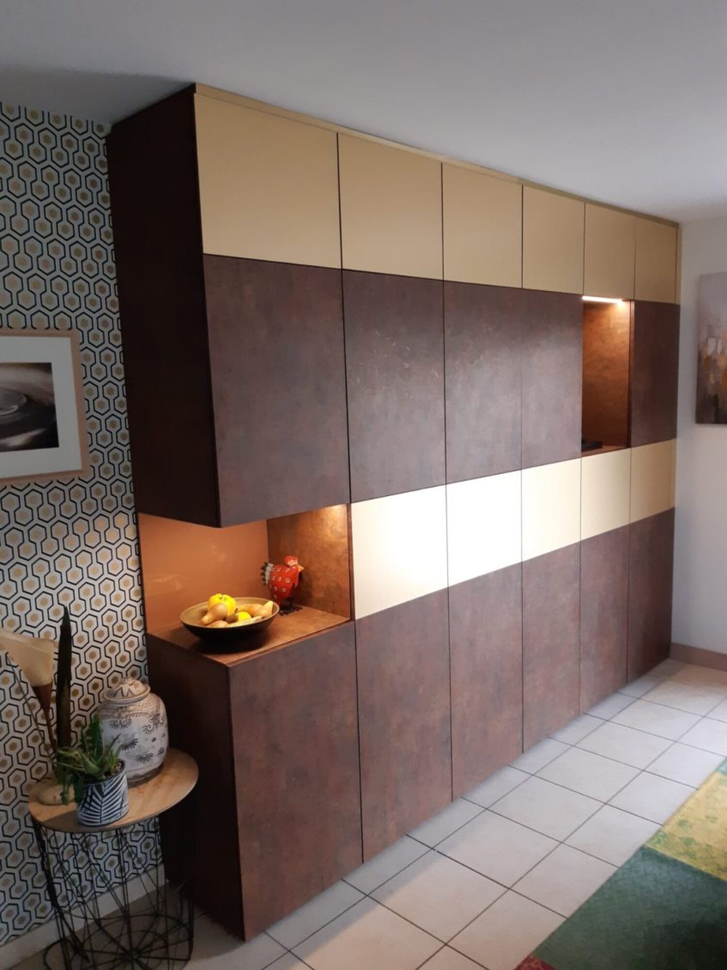 Création, fabrication et installation - Armoire murale de rangement, portes battantes