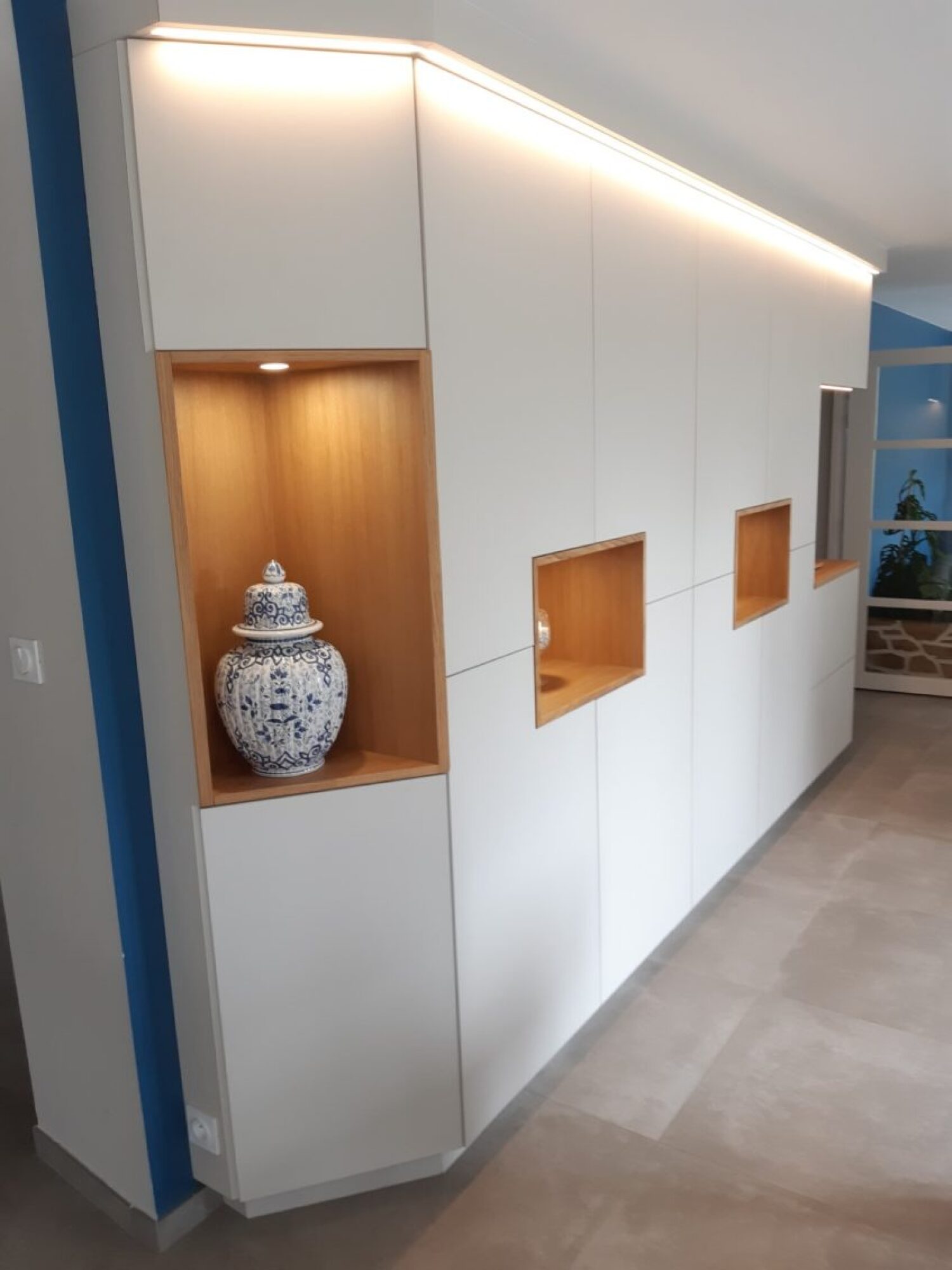 Création, fabrication et installation - Armoire murale de rangement, portes battantes