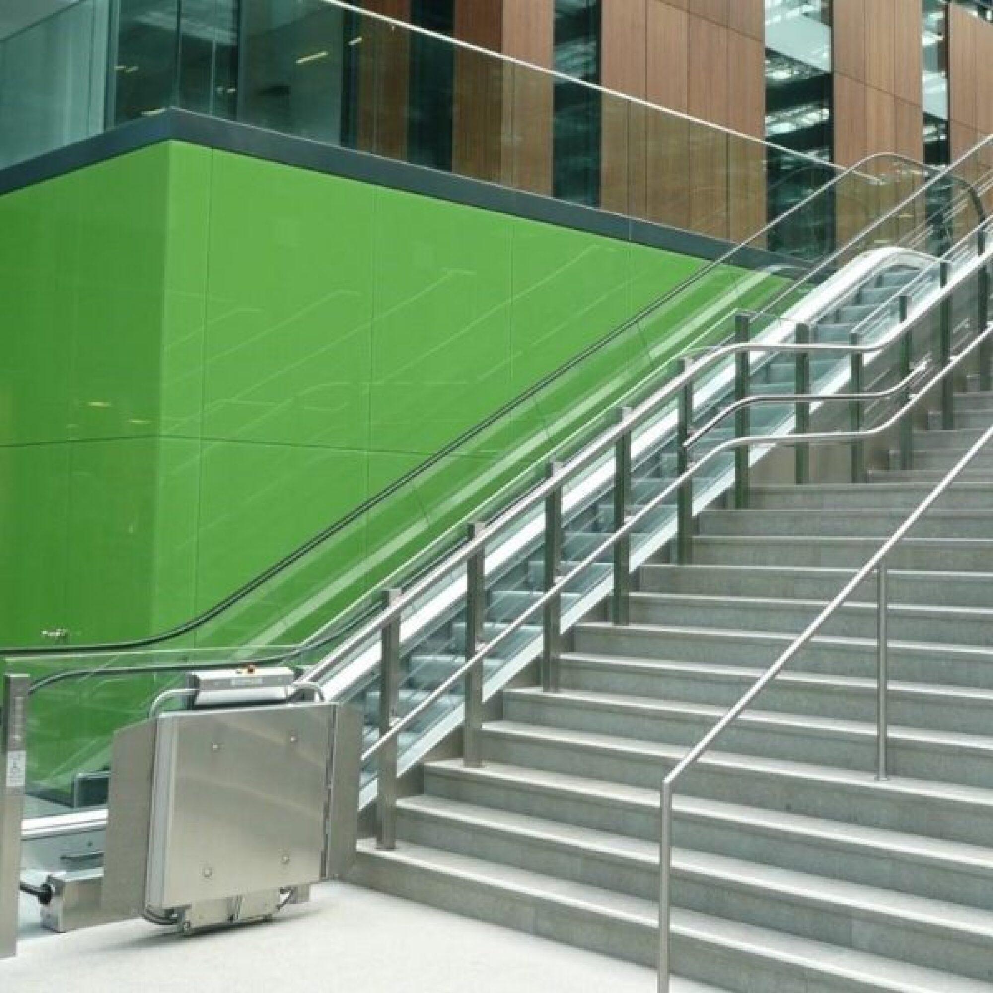 Plateau élévatrice oblique pour escalier droit