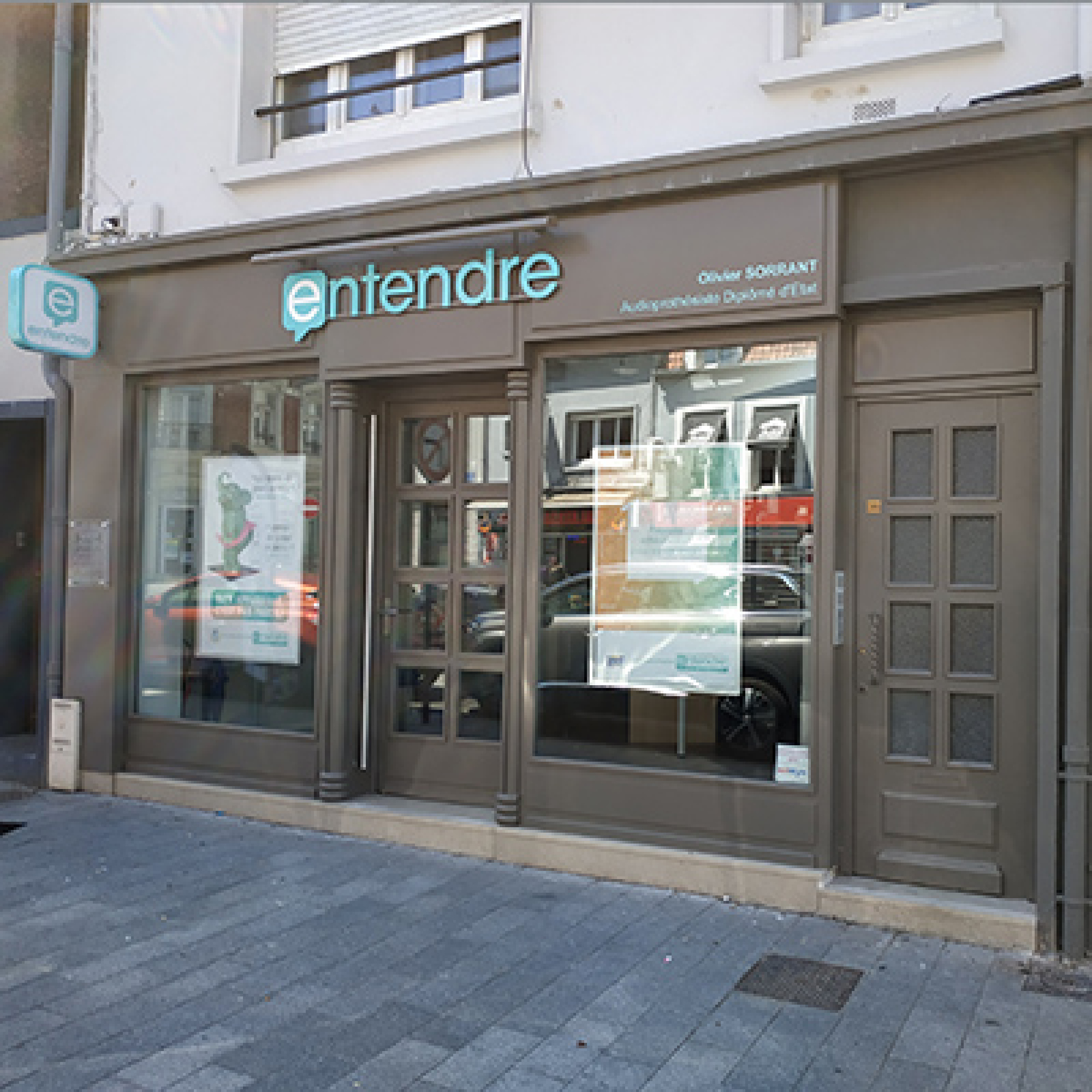 Production et pose de devanture en bois