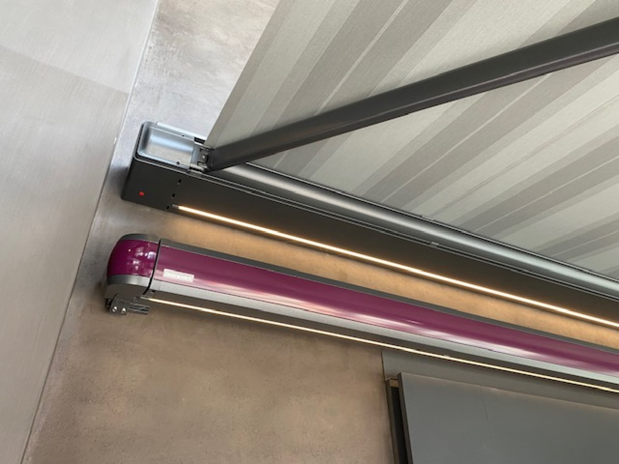 Store banne coffre MARKILUX 970 DESIGN AWARD