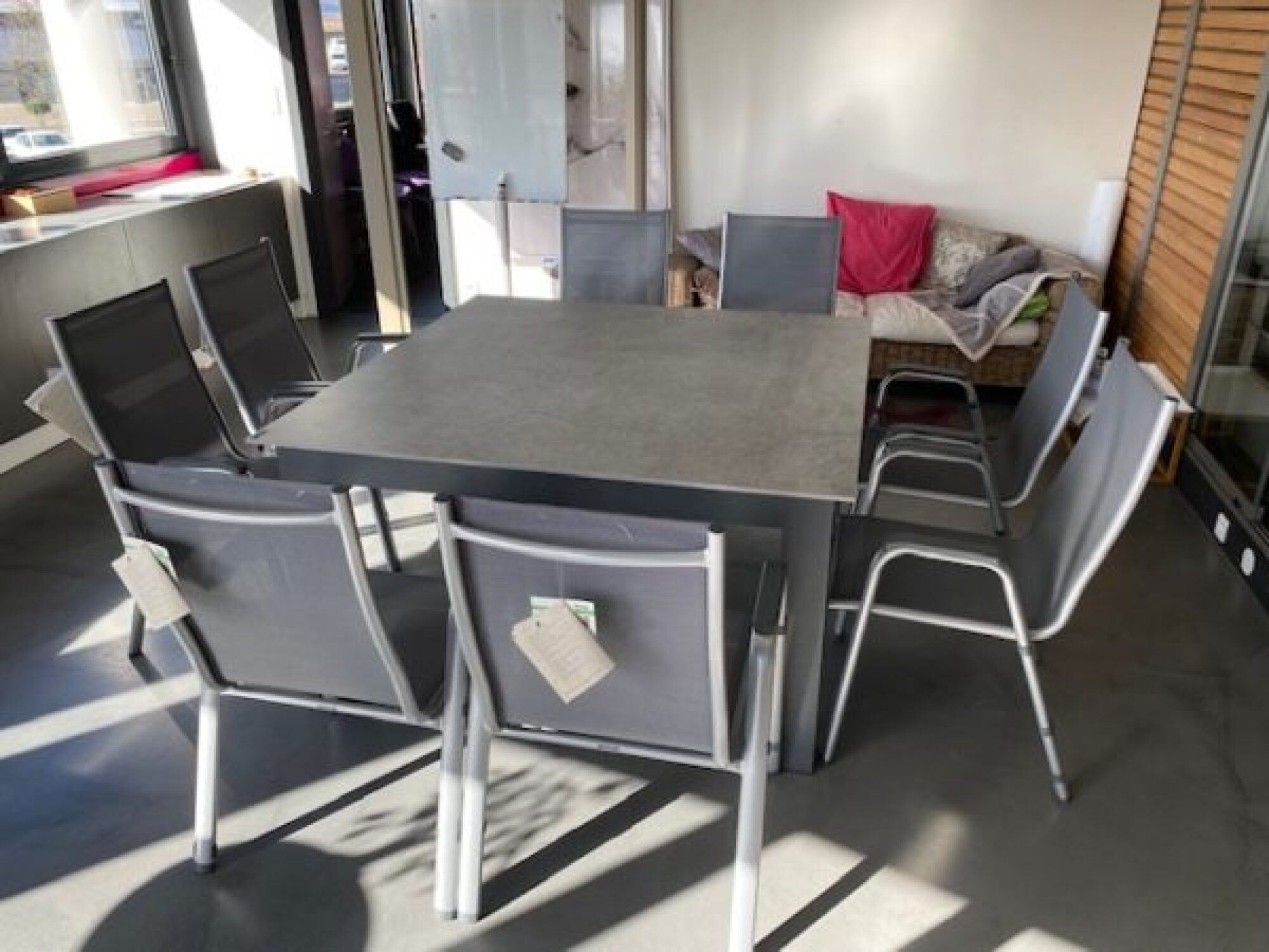 Table de jardin carré + 8 fauteuils