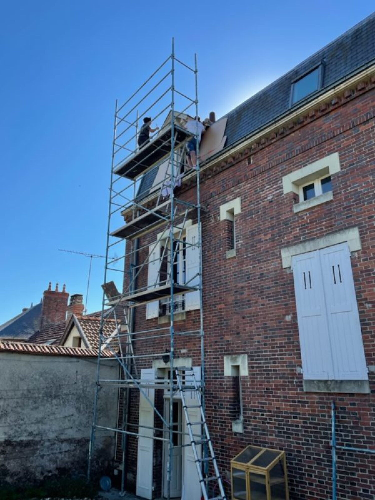 Travaux de peinture extérieur de dessous de toit