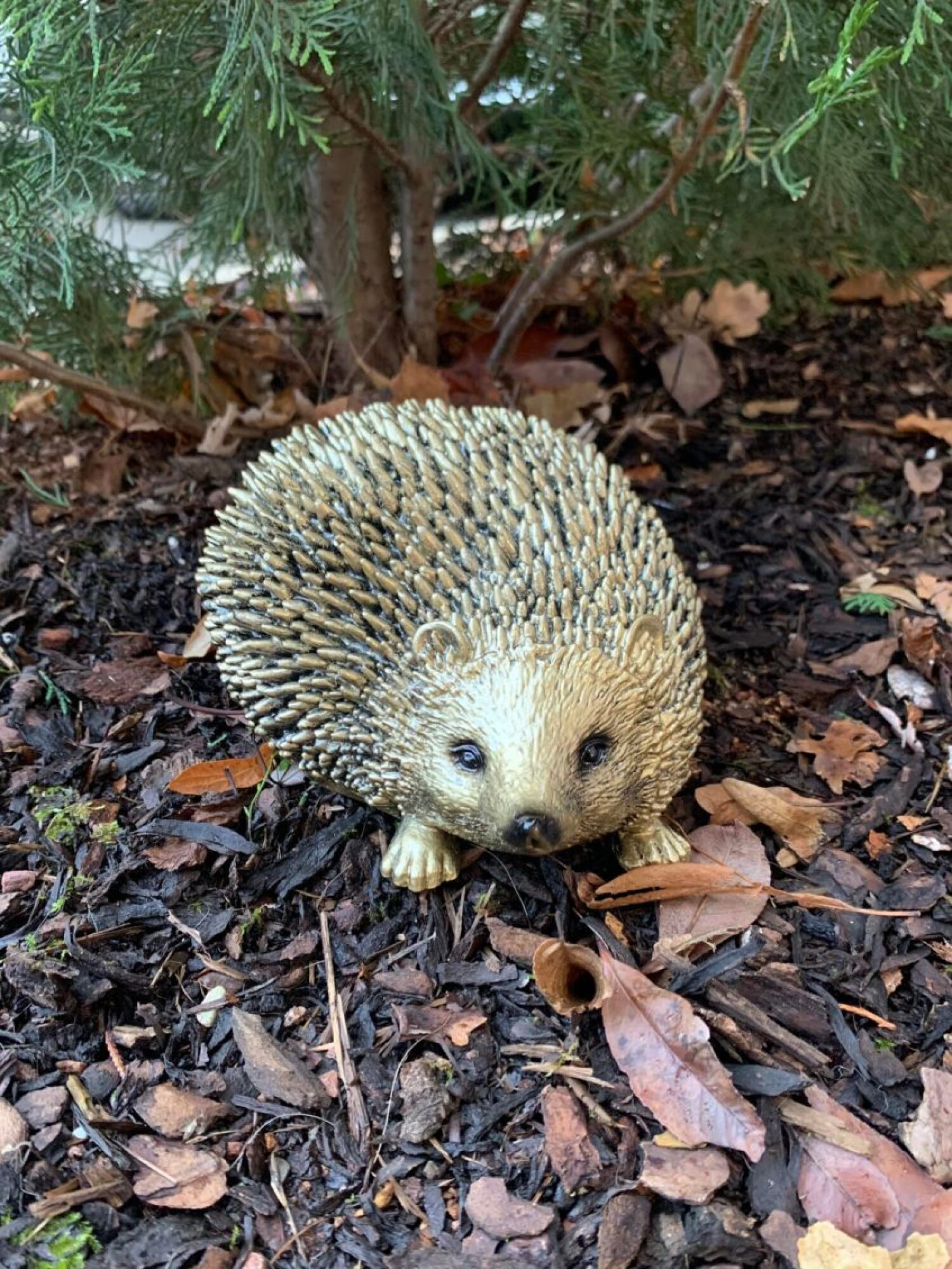 Création de décoration d'extérieur en pierre et métal