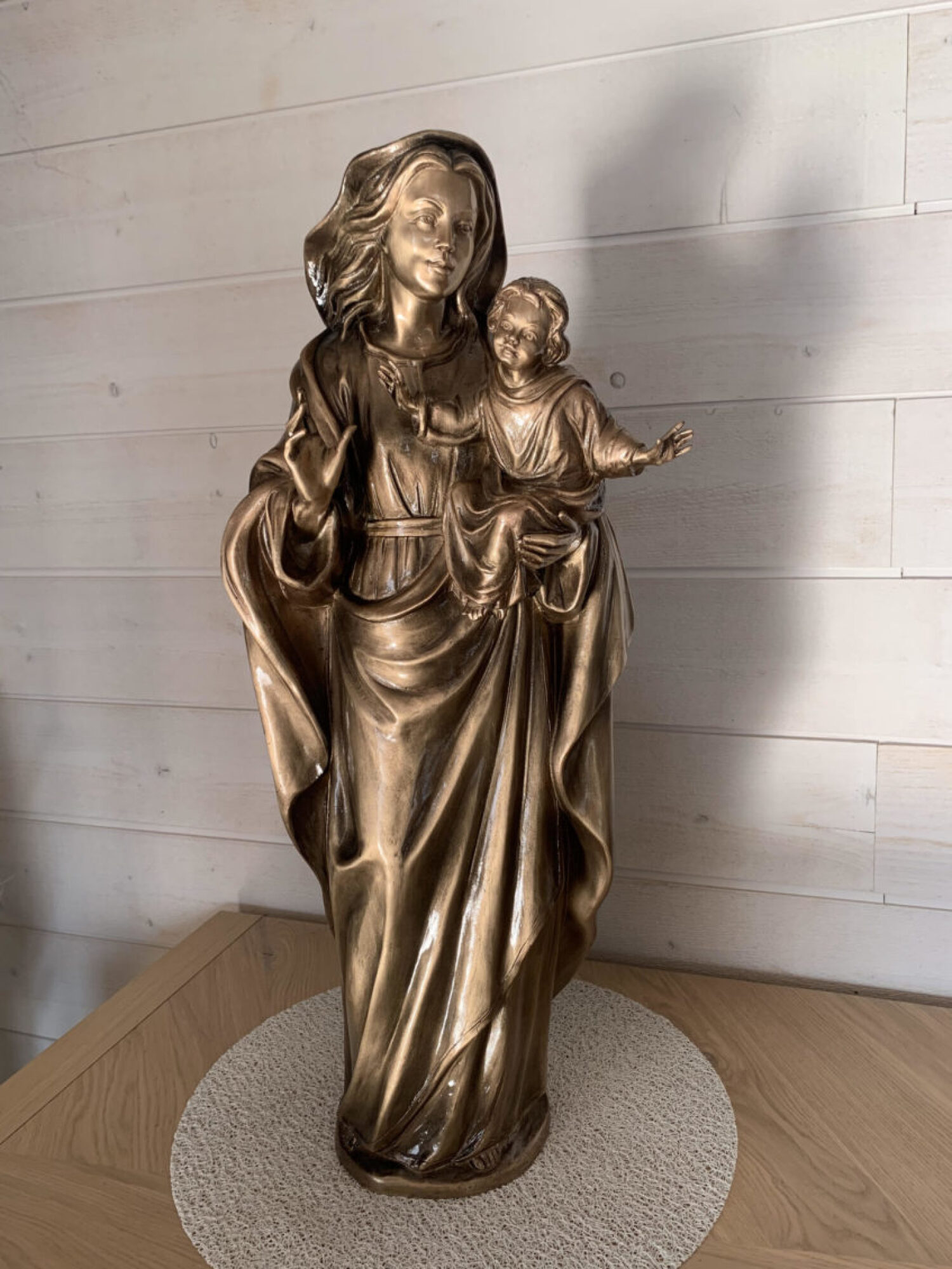 Fourniture et pose de statuts de bronze