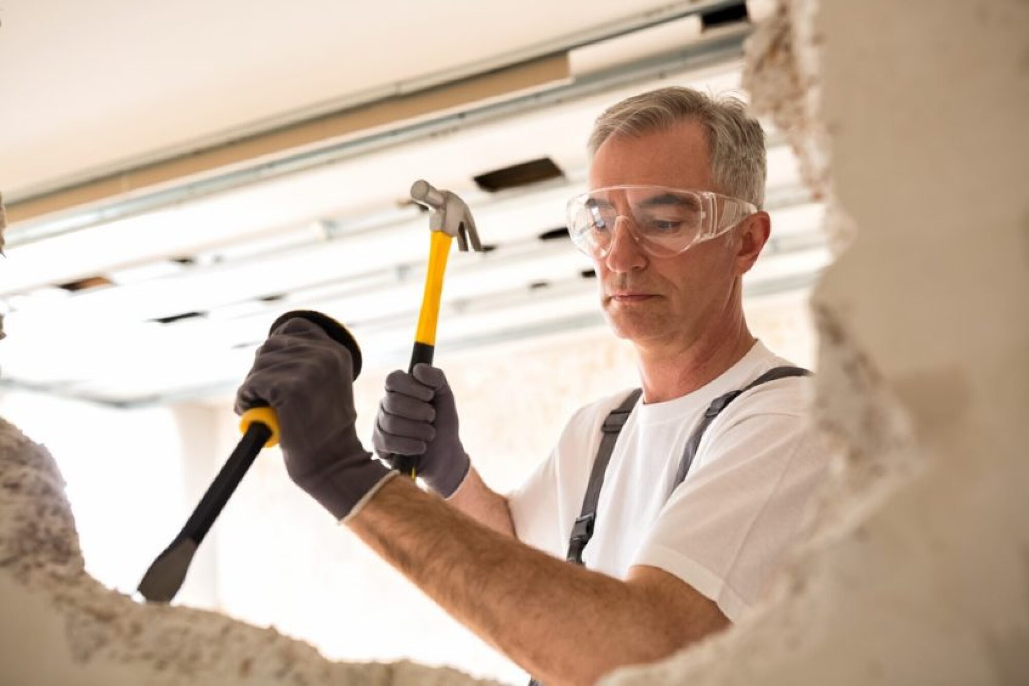 Réalisation de cloisons en brique de terre crue