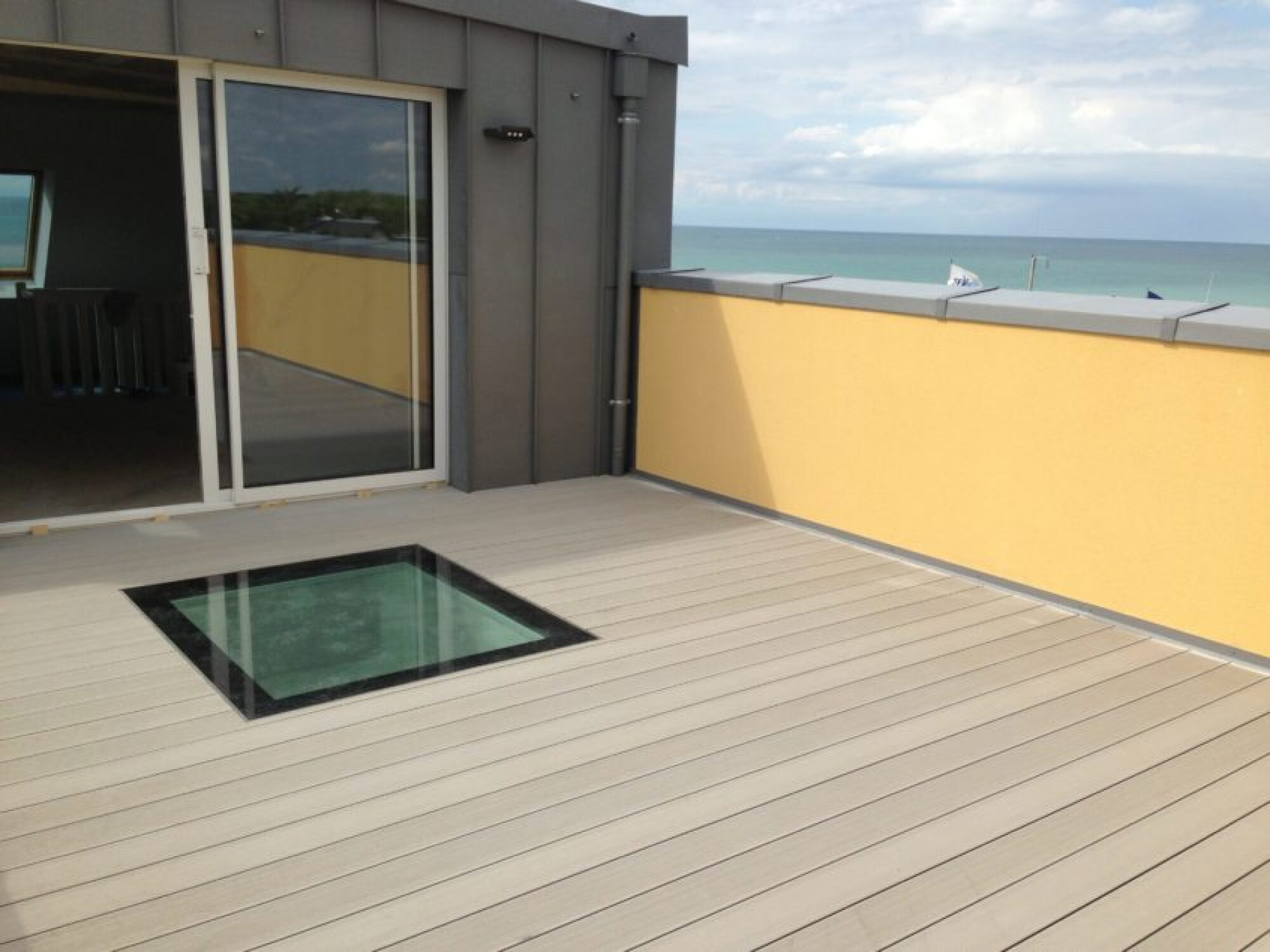 Réalisation de terrasse en bois et résine