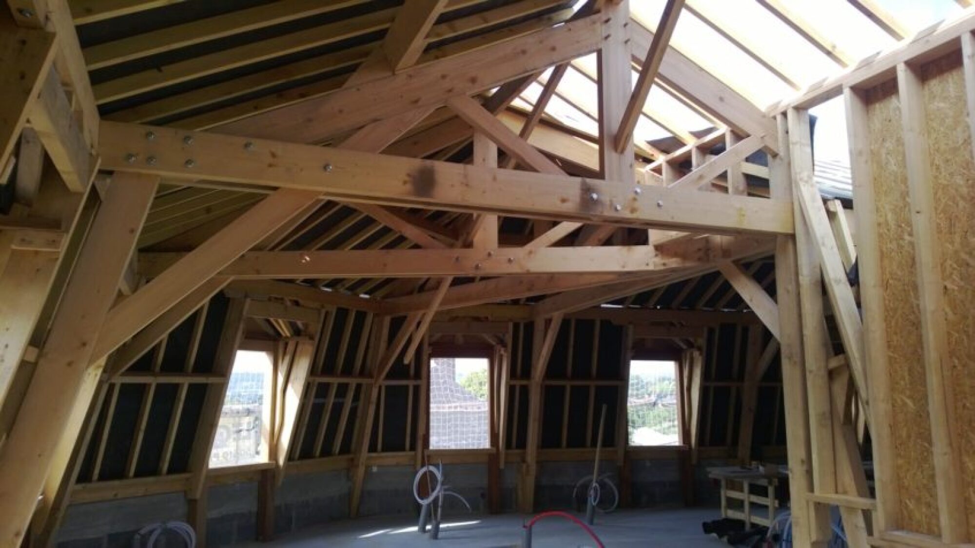 Travaux de charpente traditionnelle en bois