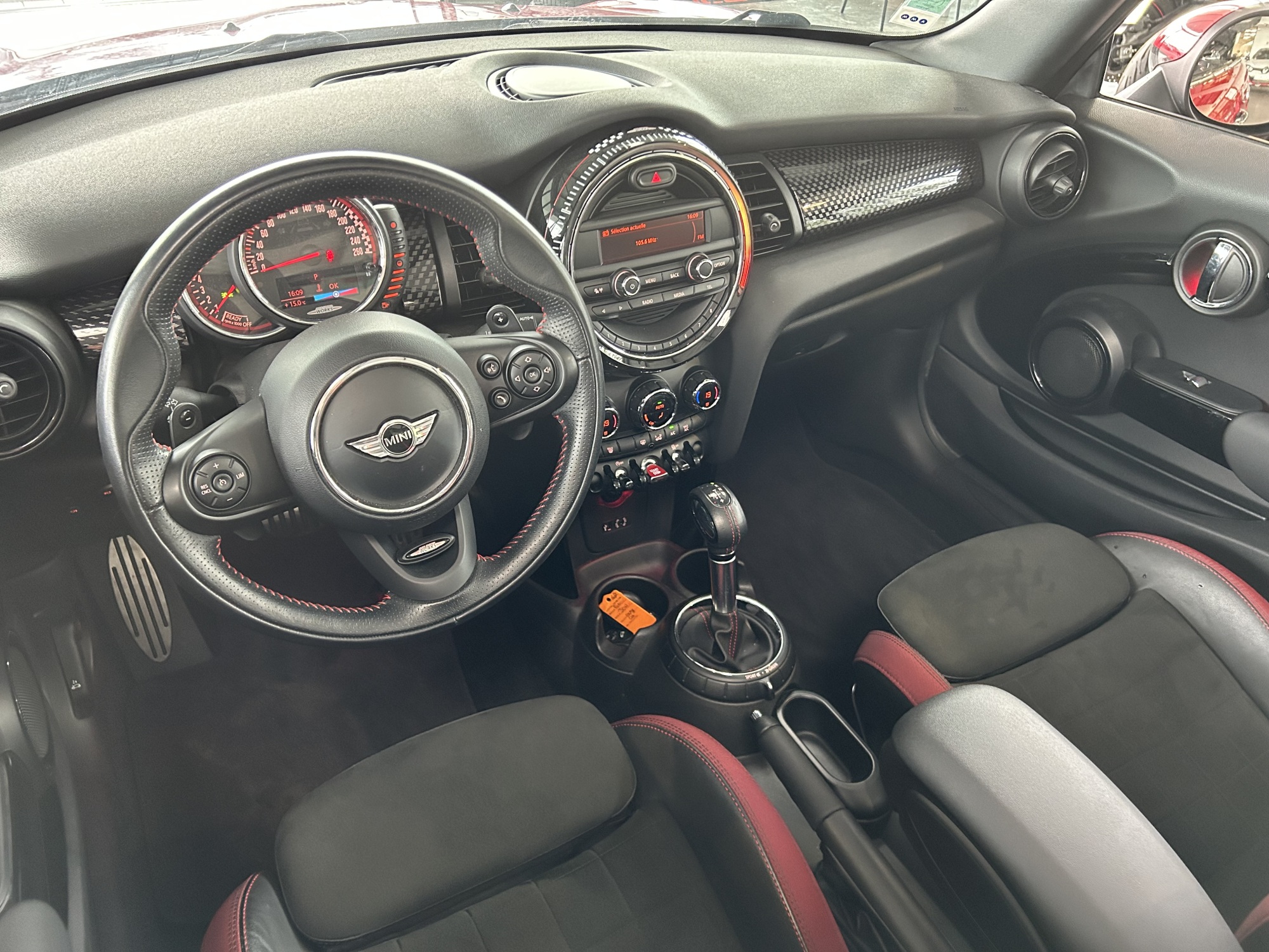 Mini Cab Cooper S JCW 231 ch BVA