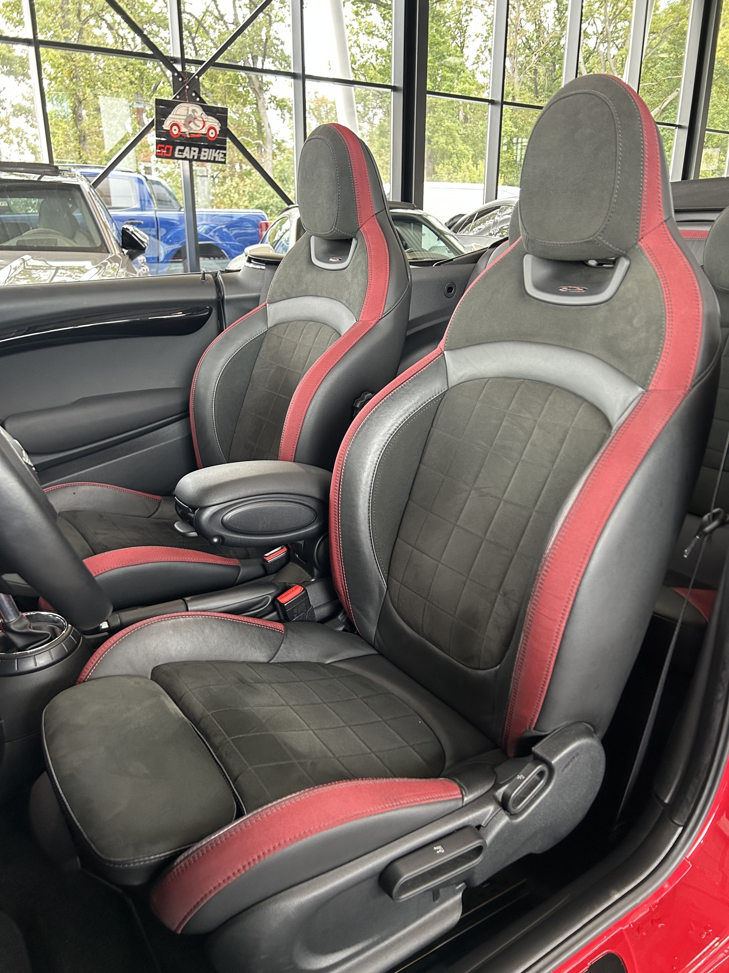 Mini Cab Cooper S JCW 231 ch BVA