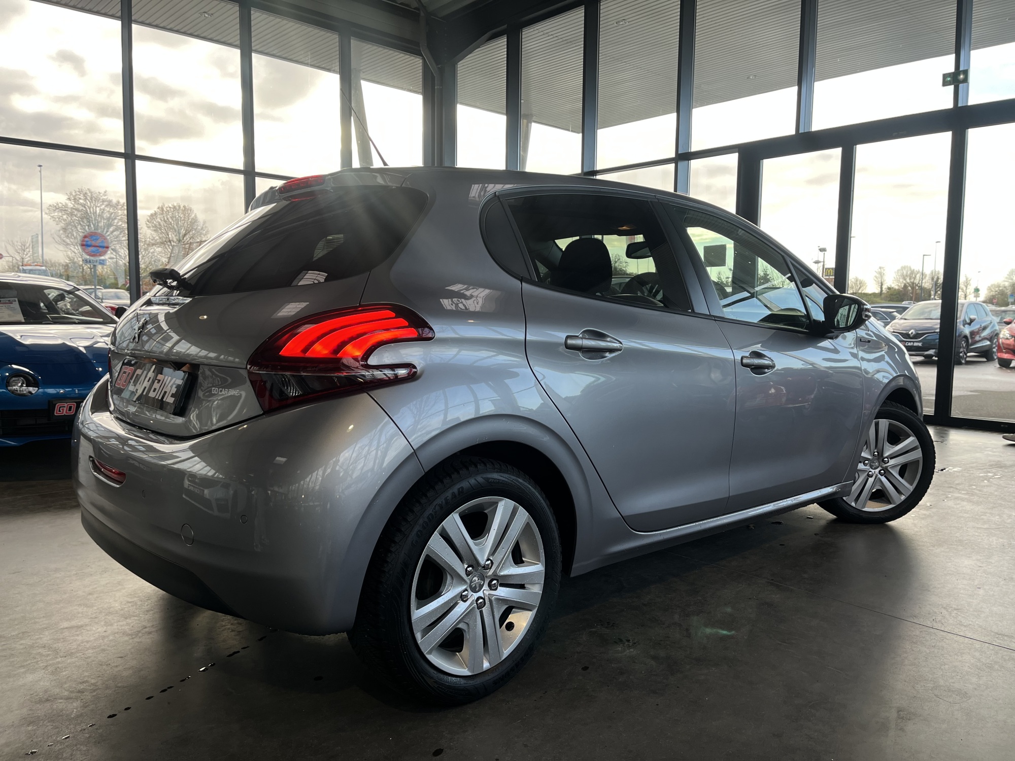 208 Signature 82 ch Camera CarPlay Régul Clim auto 16P