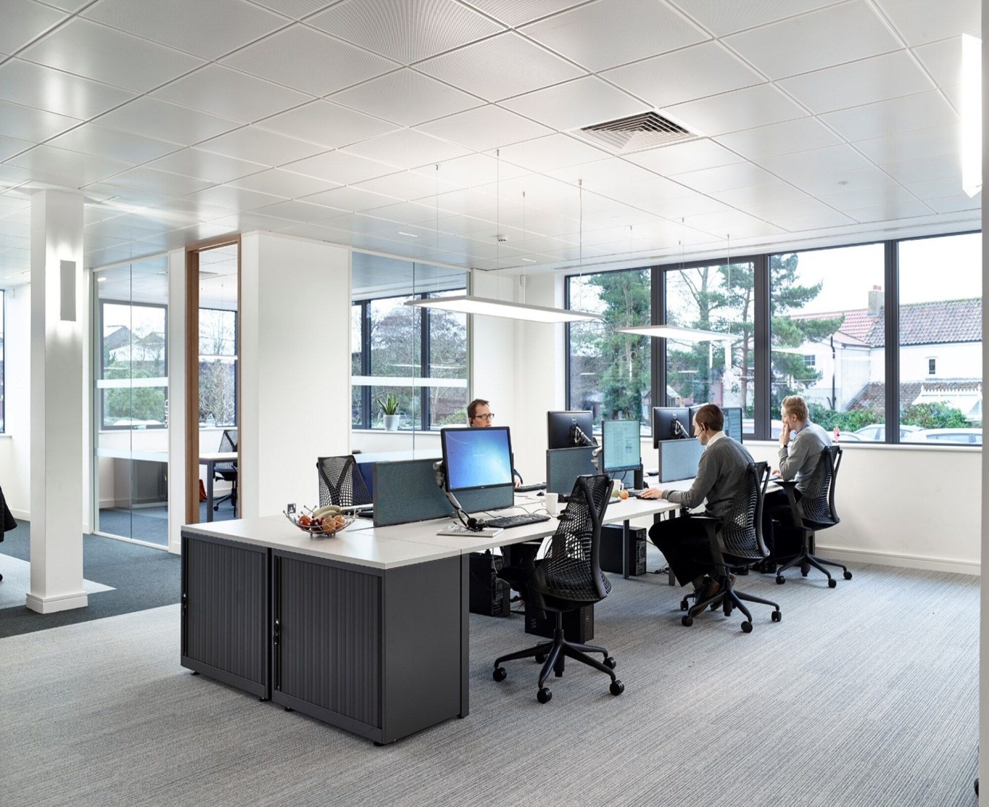 Fauteuil SAYL Herman Miller dossier noir tissu phoenix noir