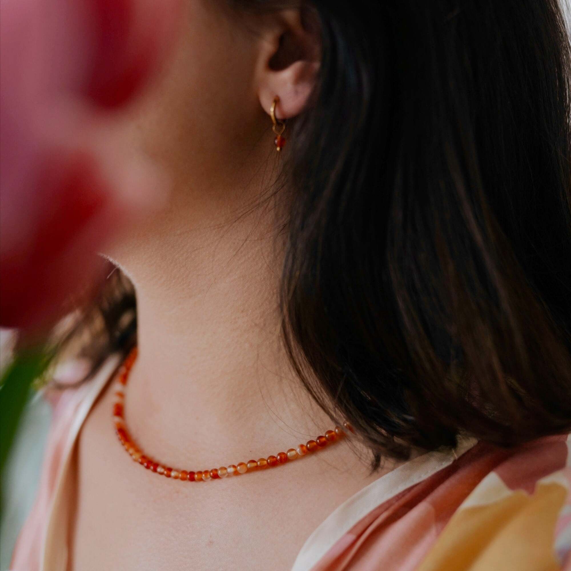 Boucles d'oreilles créoles Serena en pierres Cornaline