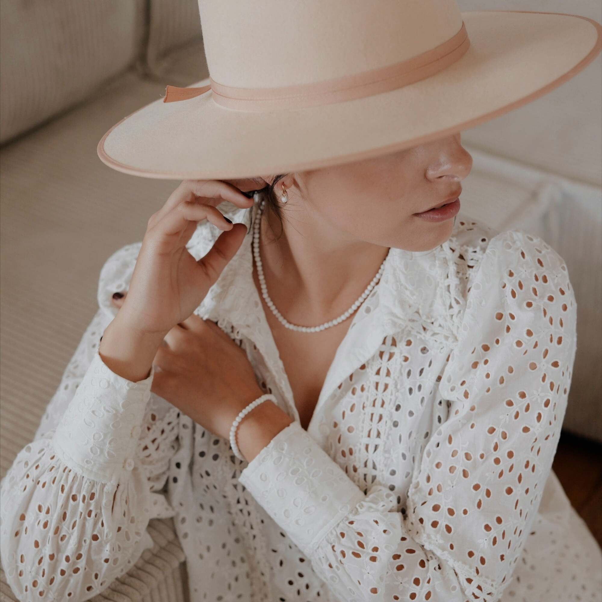 Boucles d'oreilles créoles Serena en Pierres de Lune