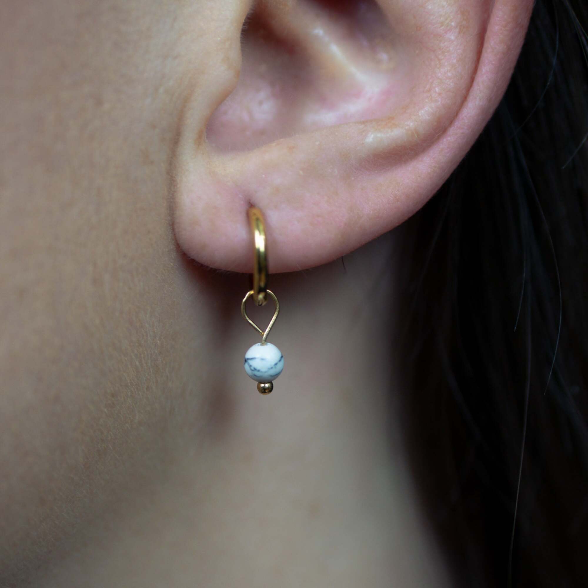 Collier, bracelet et boucles d'oreilles Serena en pierres Howlite