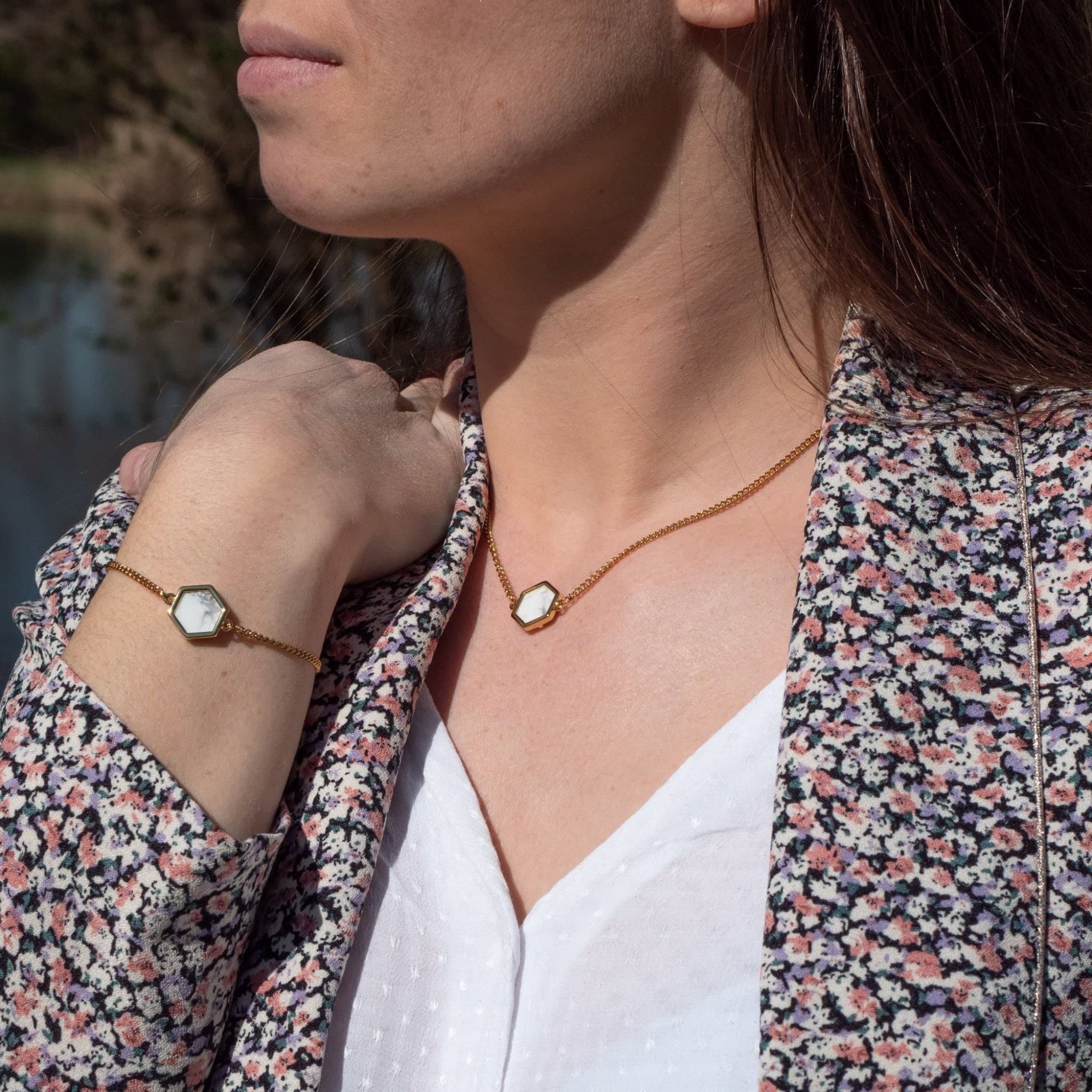 Collier et bracelet Hexalia en pierres Howlite