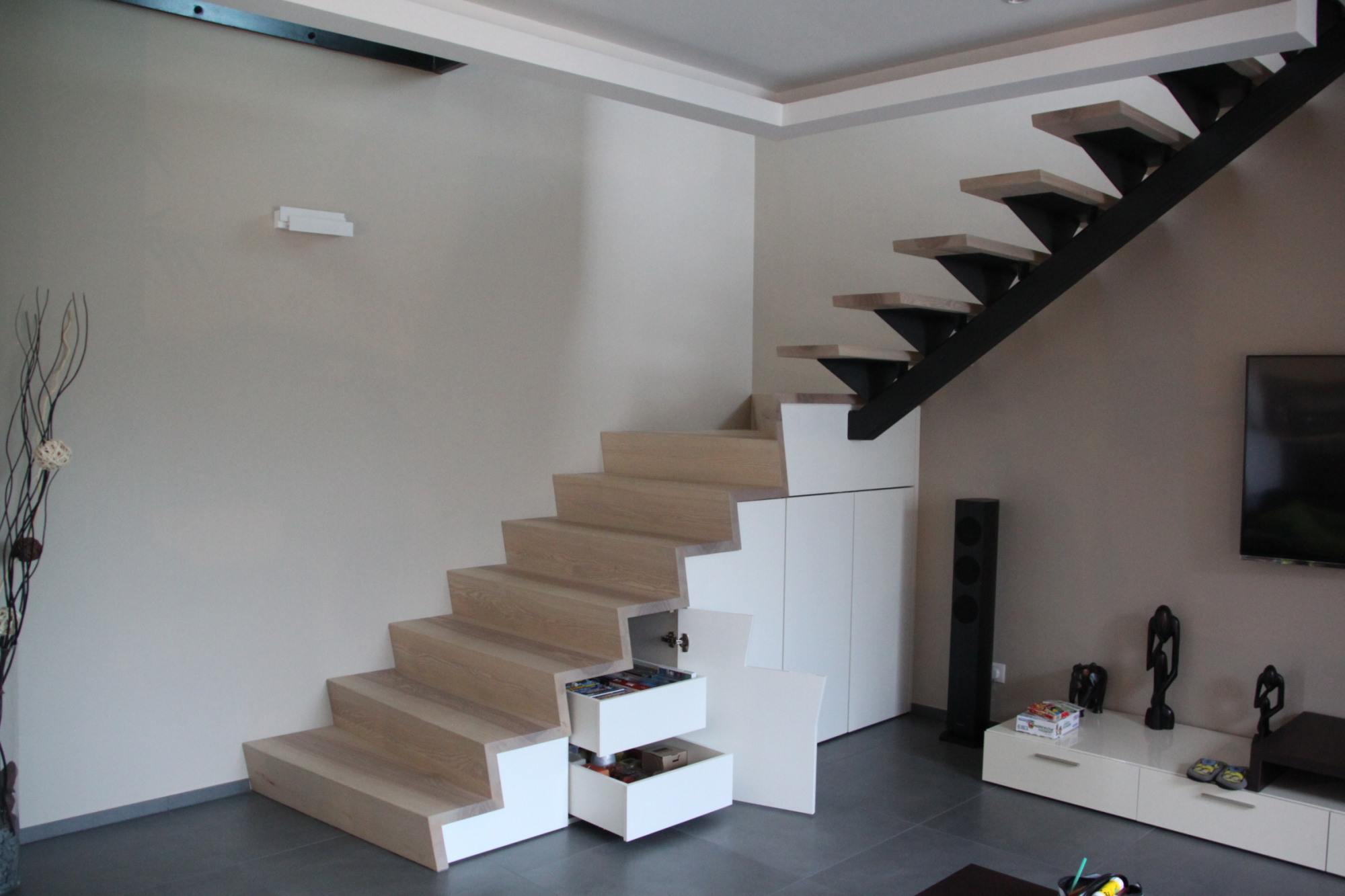 Escalier avec placards intégrés sur-mesure