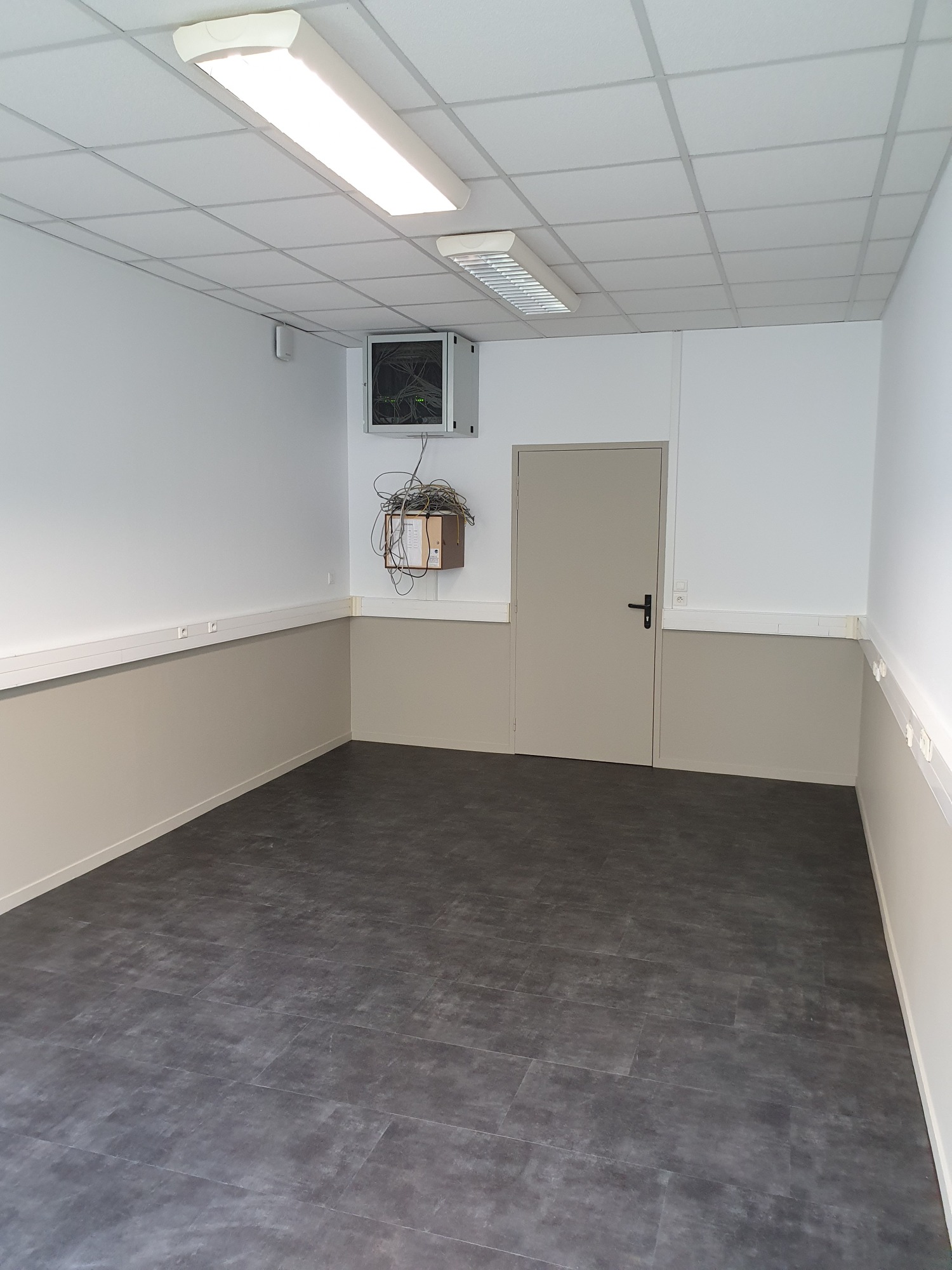 Peinture de Sol pour Escalier à Reims, Châlons-en-Chapagne, Épernay, Vitry-le-François : Rénovation, Protection et Finition de Qualité