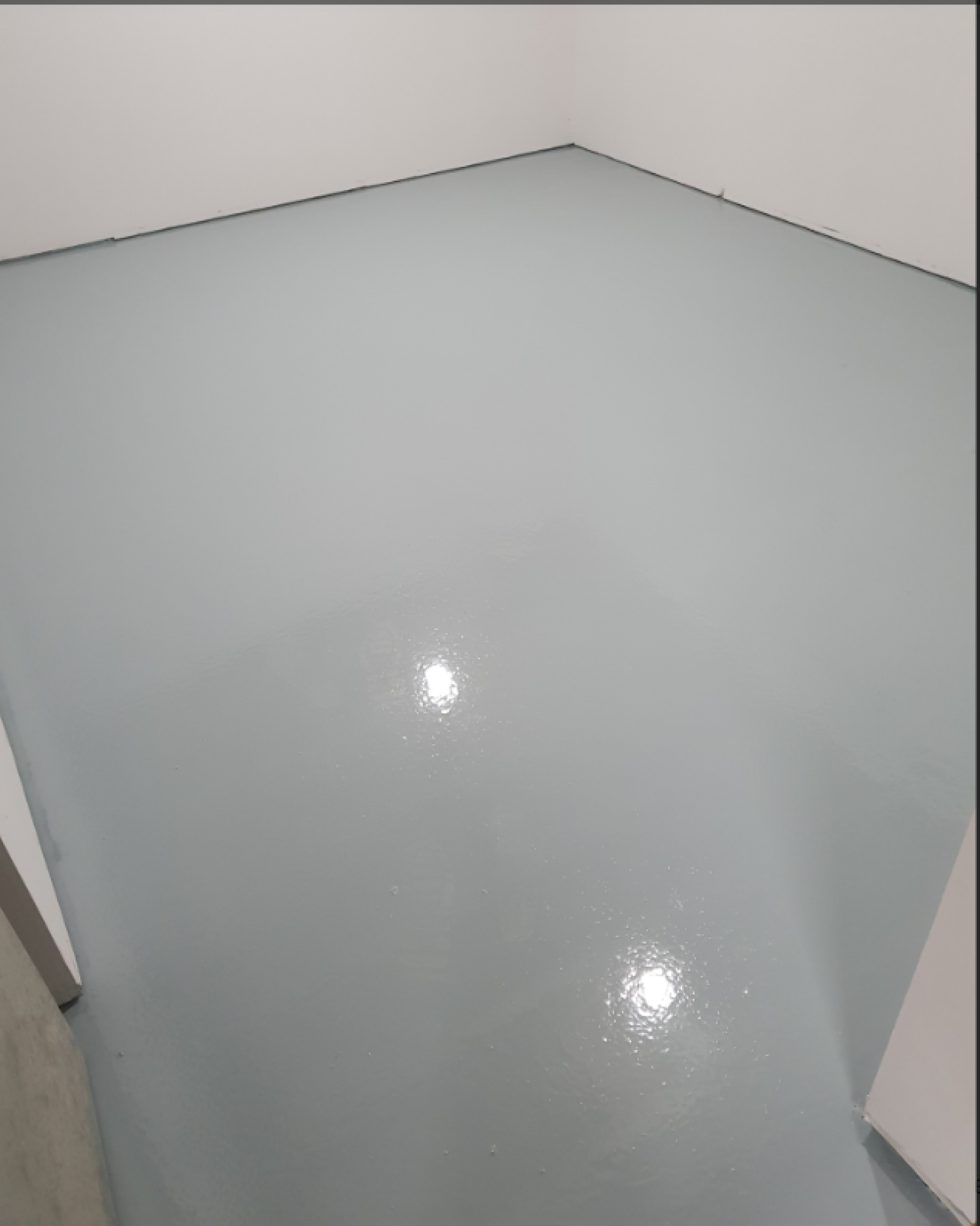 Réalisation de résine époxy au sol