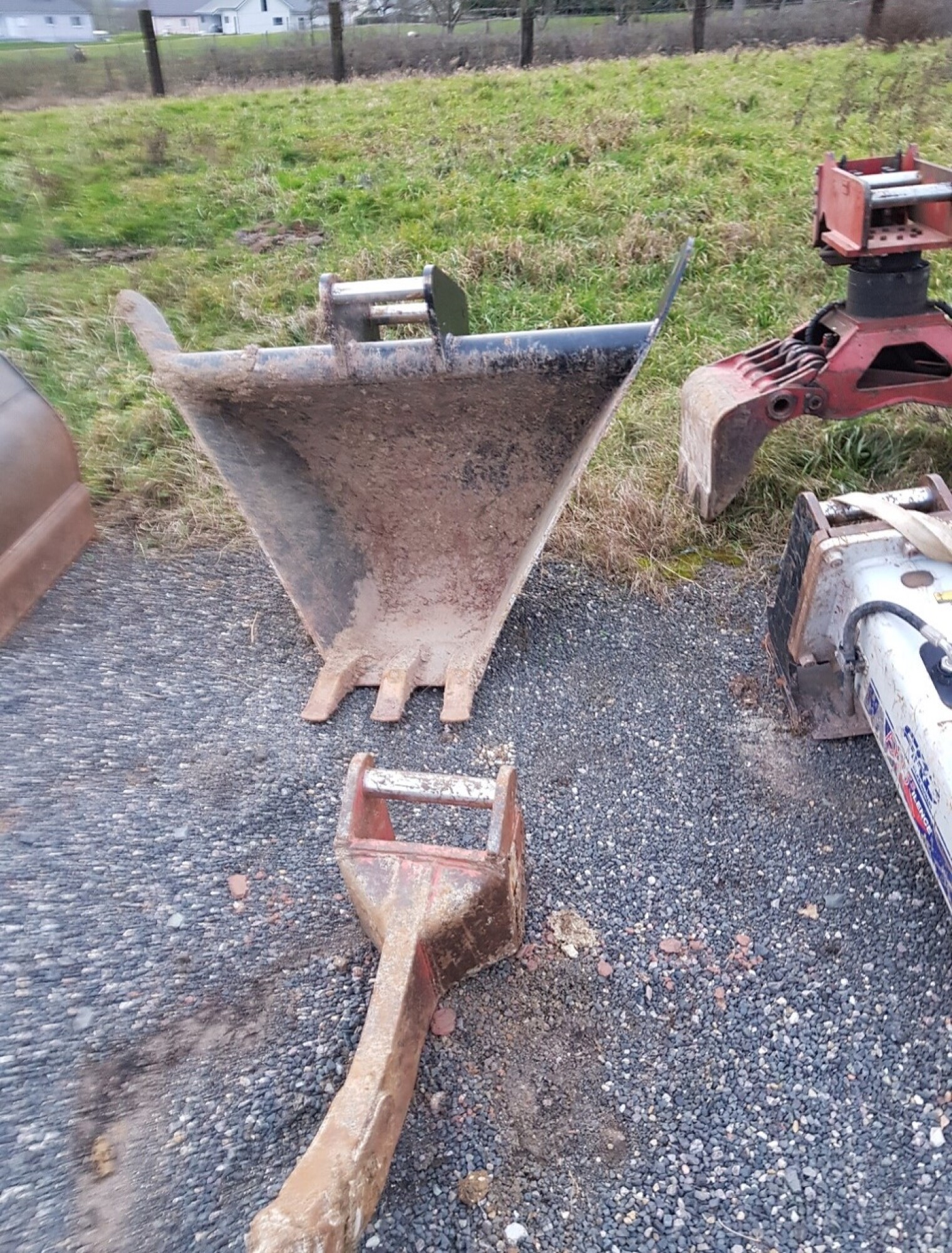 Location  dent de déroctage et godet