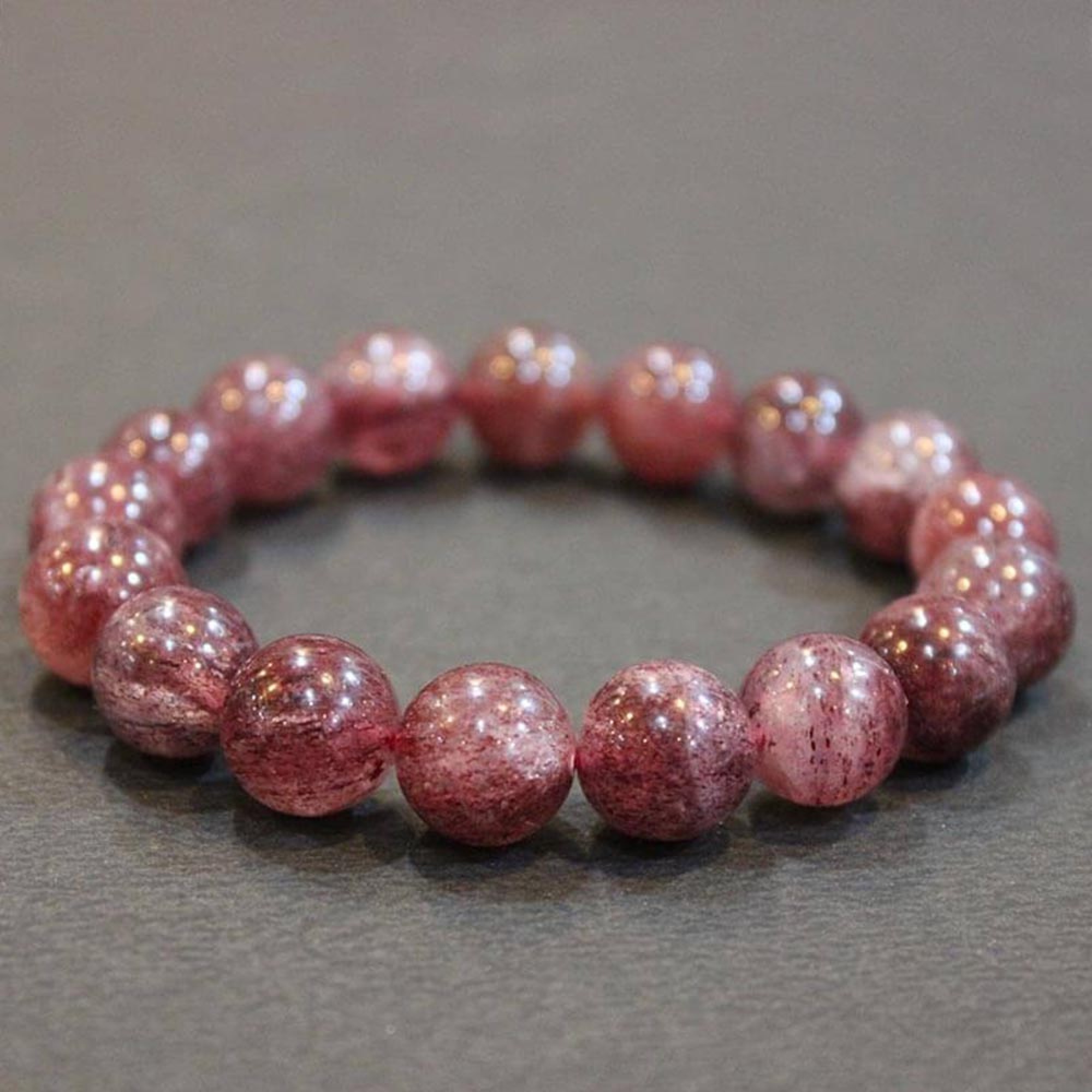 Bracelet yoga Quartz fraise 10mm AA