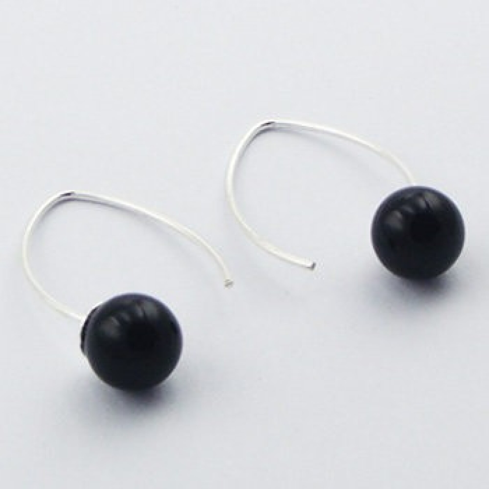 Boucles d'oreille en argent agate noire