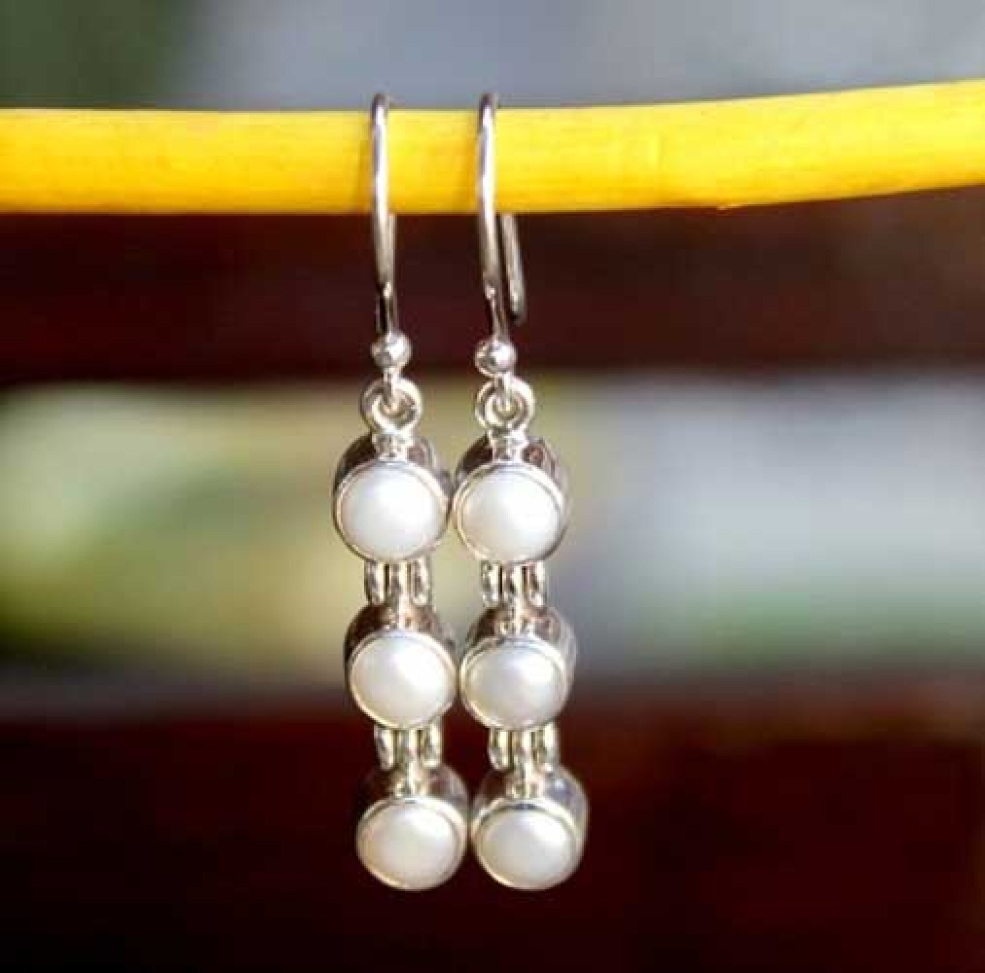 Boucles d'oreilles avec perles blanches véritables
