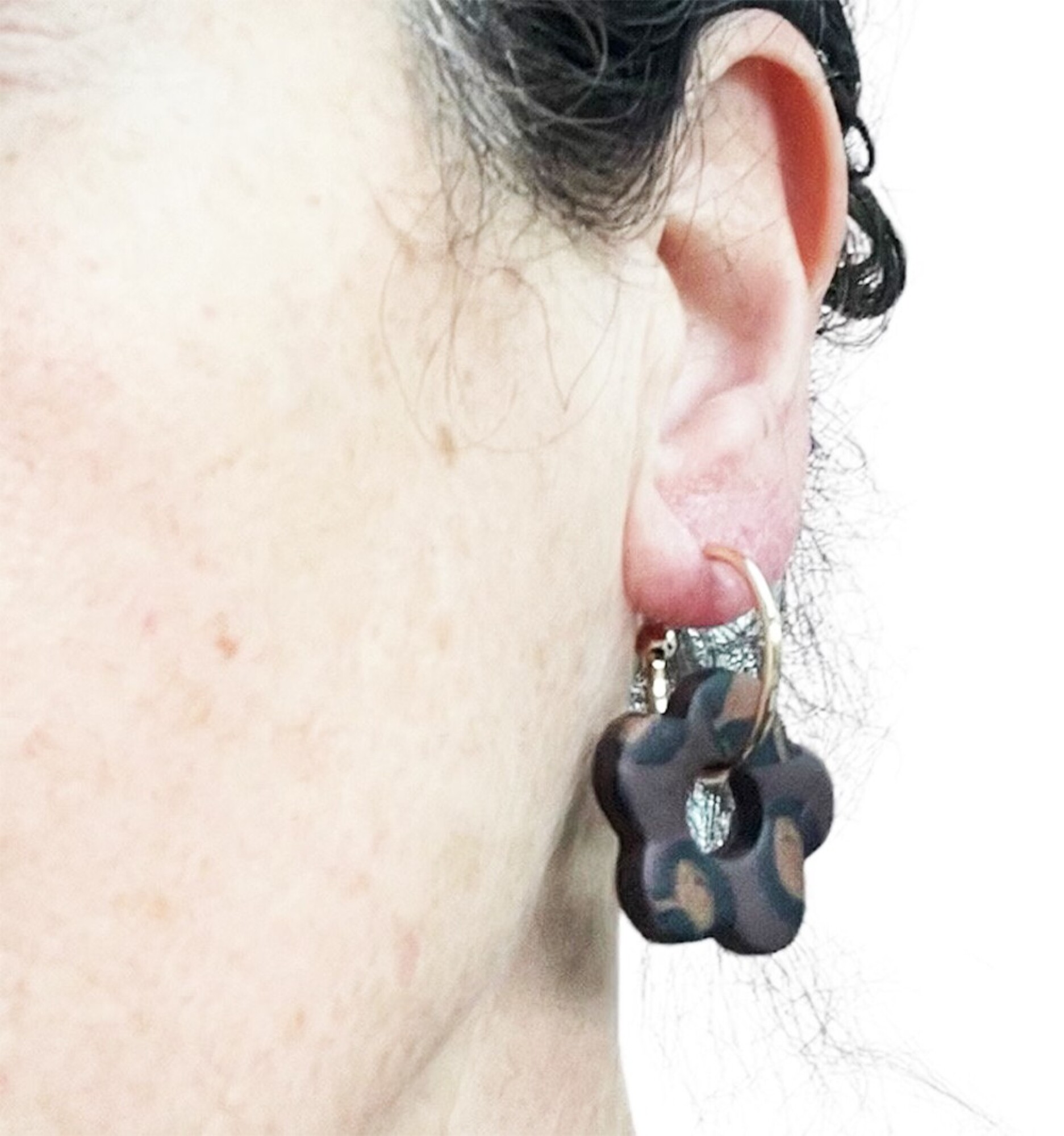 Boucles d'oreilles, créoles fleur marron - Modèle unique artisanal