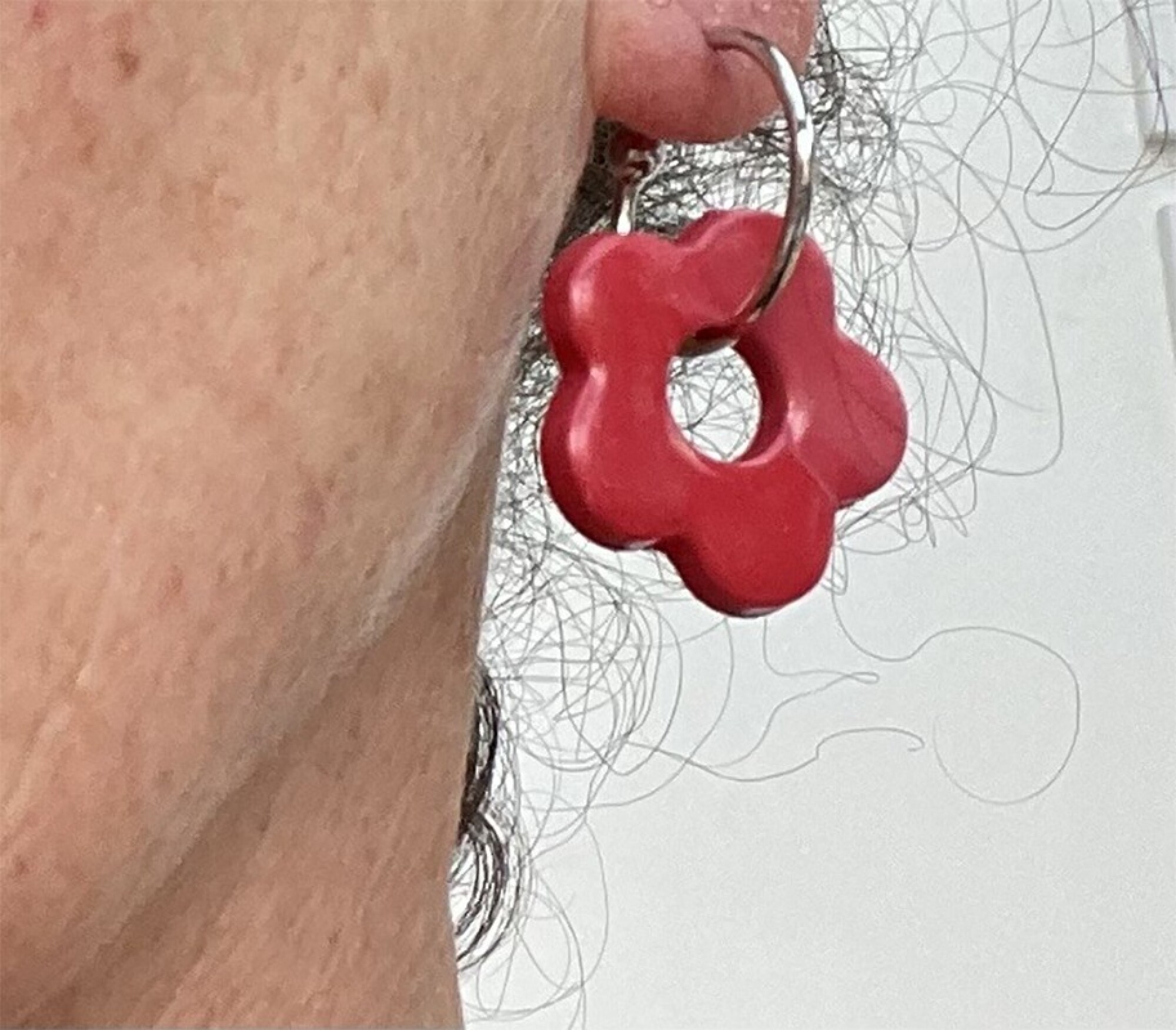Boucles d'oreilles, créoles fleurs rouge - Modèle fait main