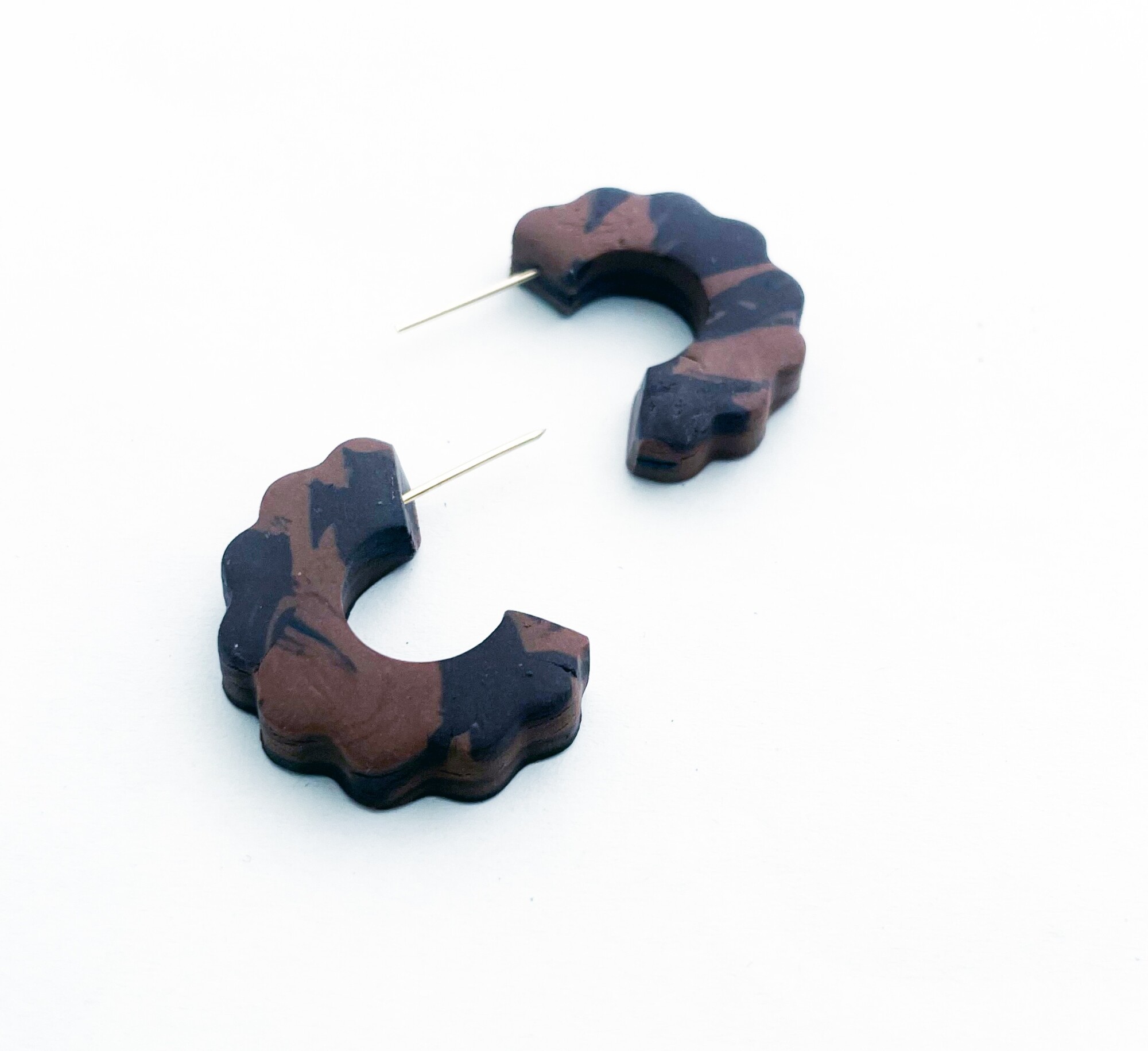Boucles d'oreilles, créoles marron - Modèle fait main